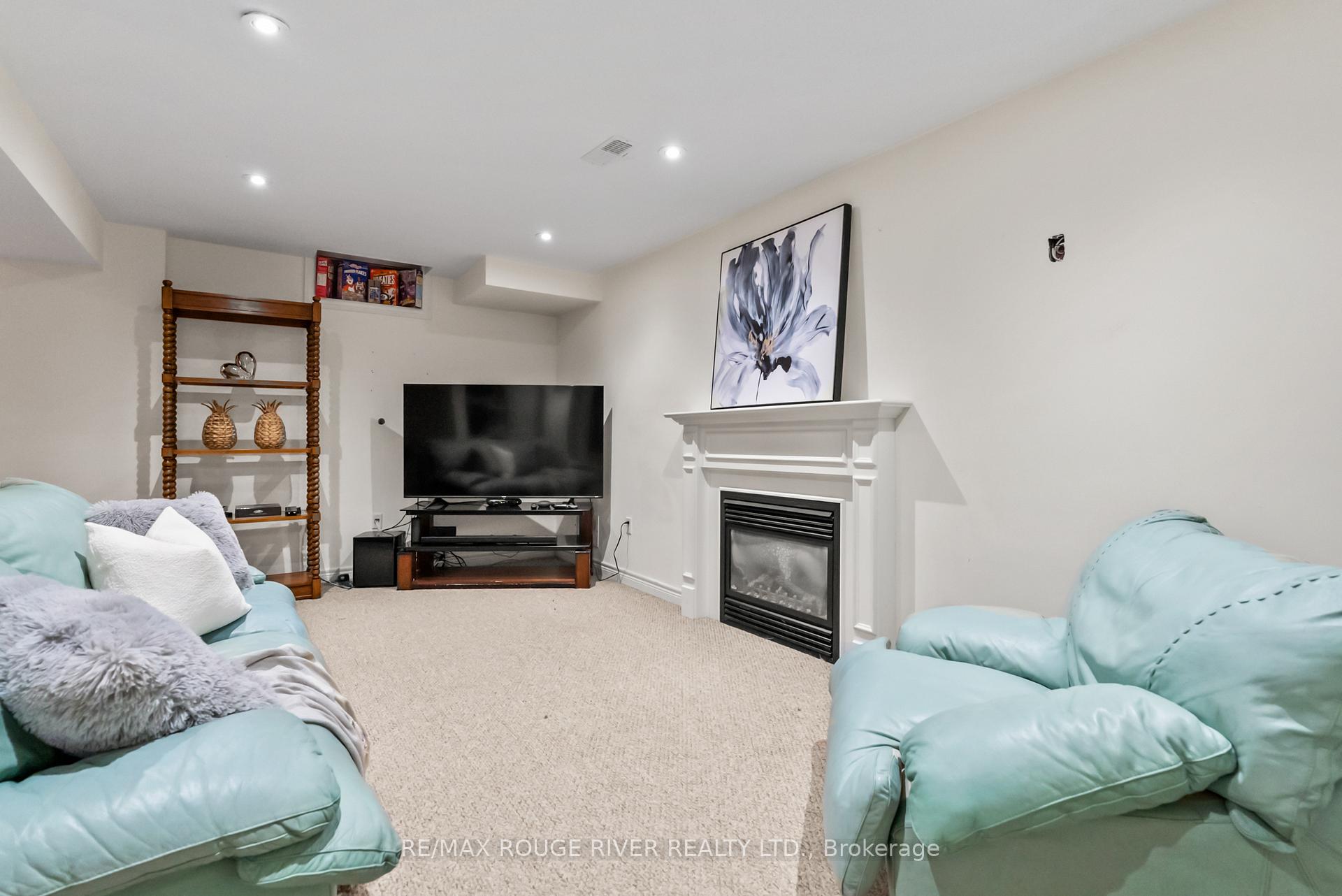 Photo 33 of 908 Black Cherry Drive, Oshawa, Taunton — HOMEH
