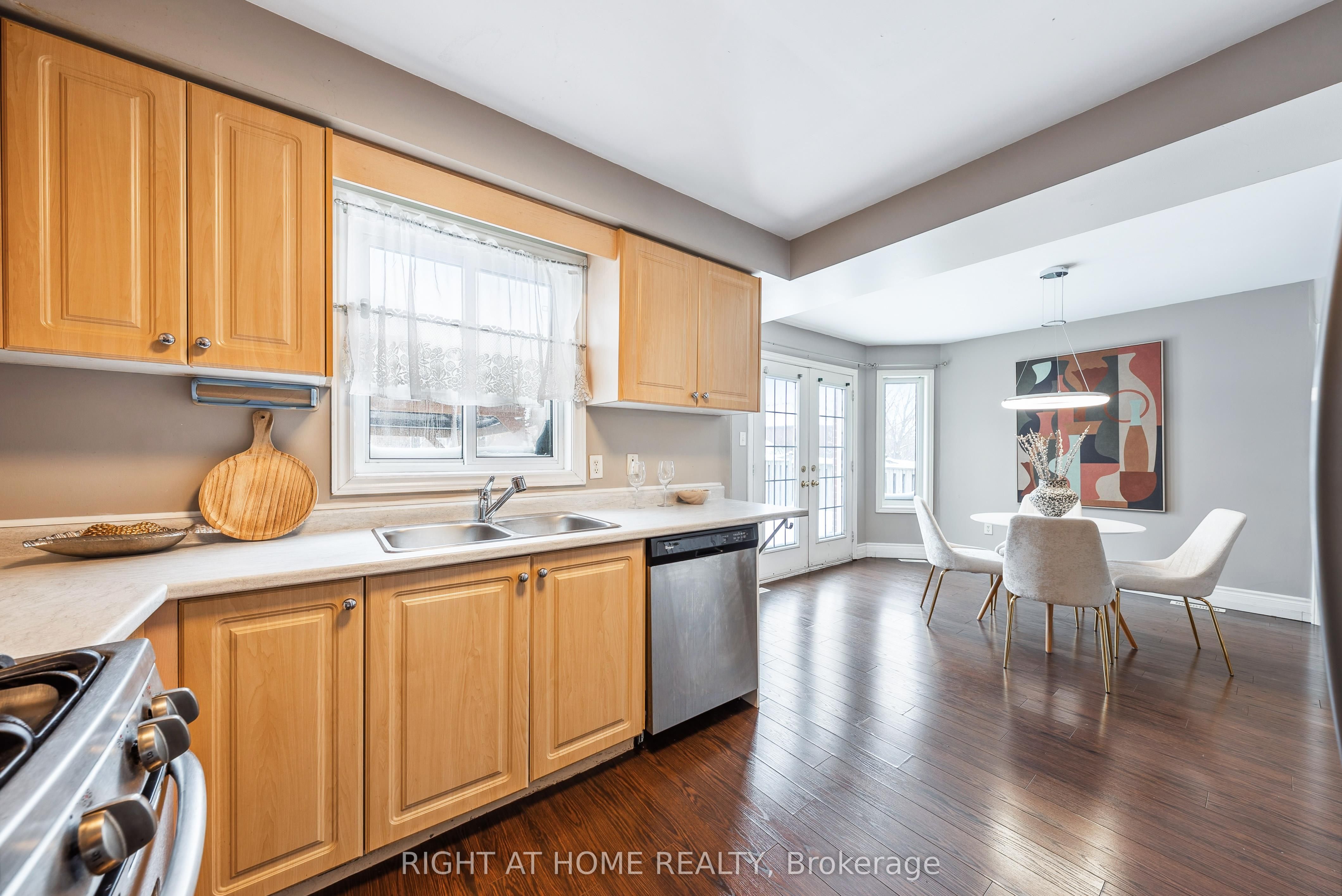 Photo 9 of 107 Madelaine Drive, Barrie, Painswick South — HOMEH