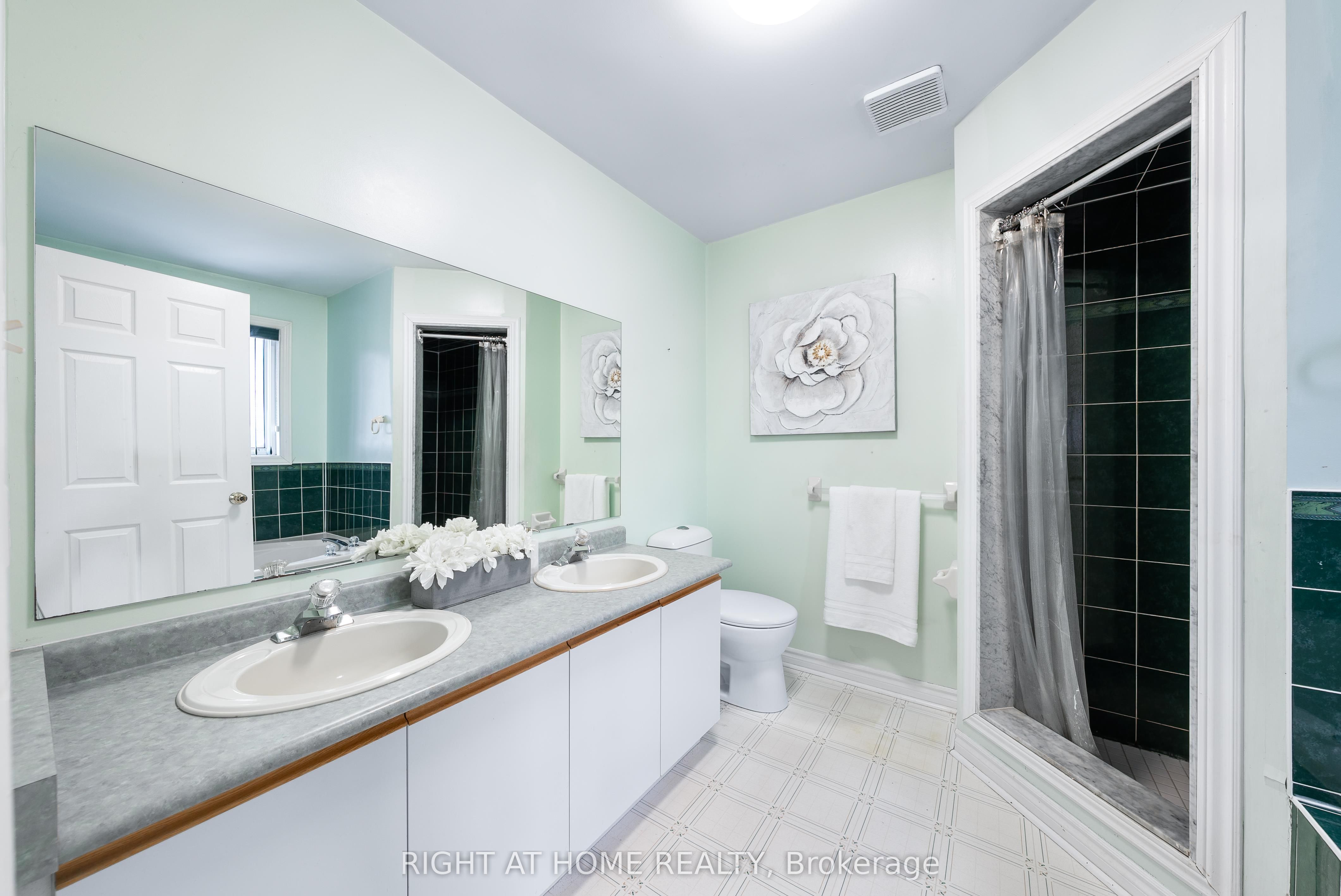Photo 17 of 107 Madelaine Drive, Barrie, Painswick South — HOMEH