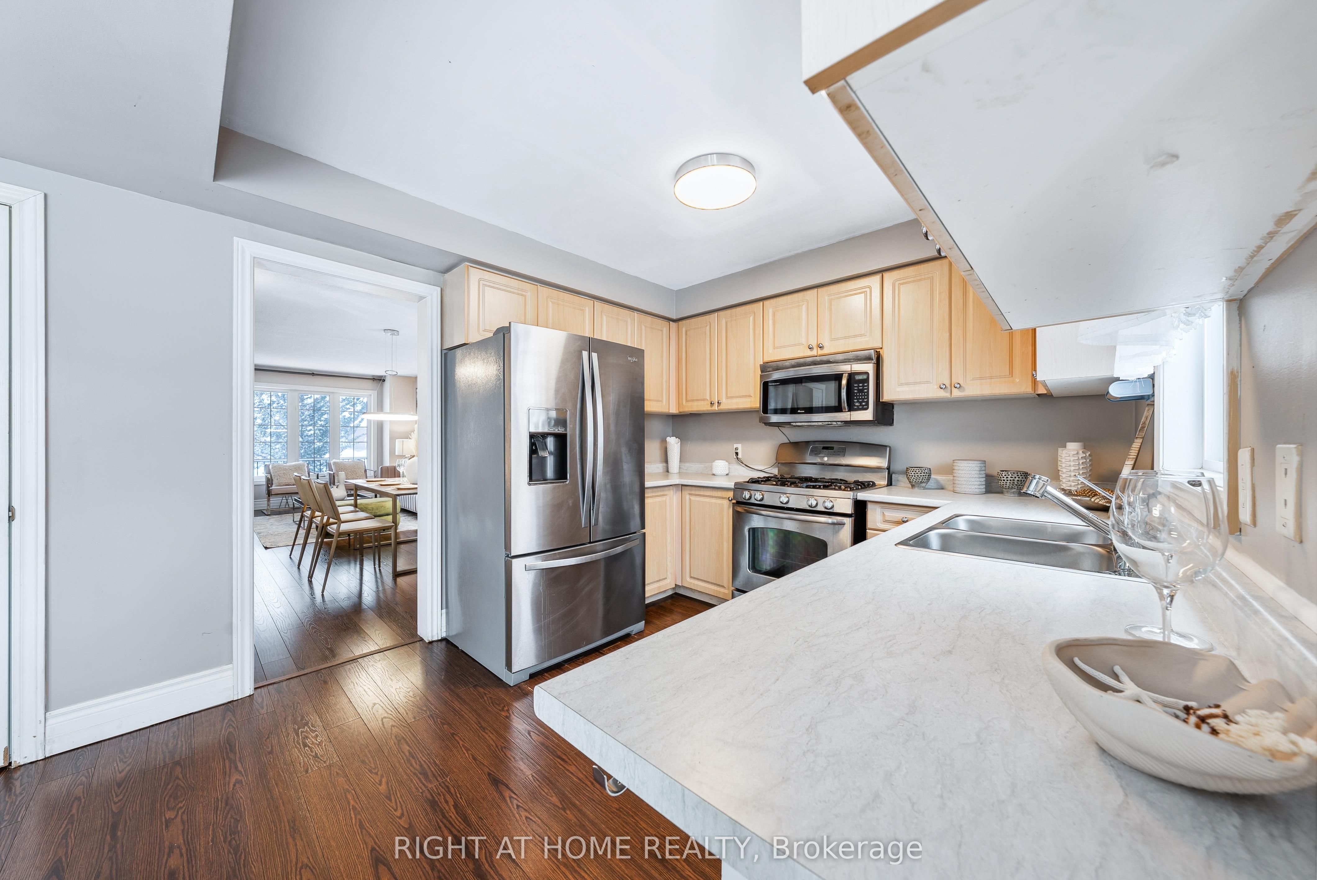 Photo 8 of 107 Madelaine Drive, Barrie, Painswick South — HOMEH