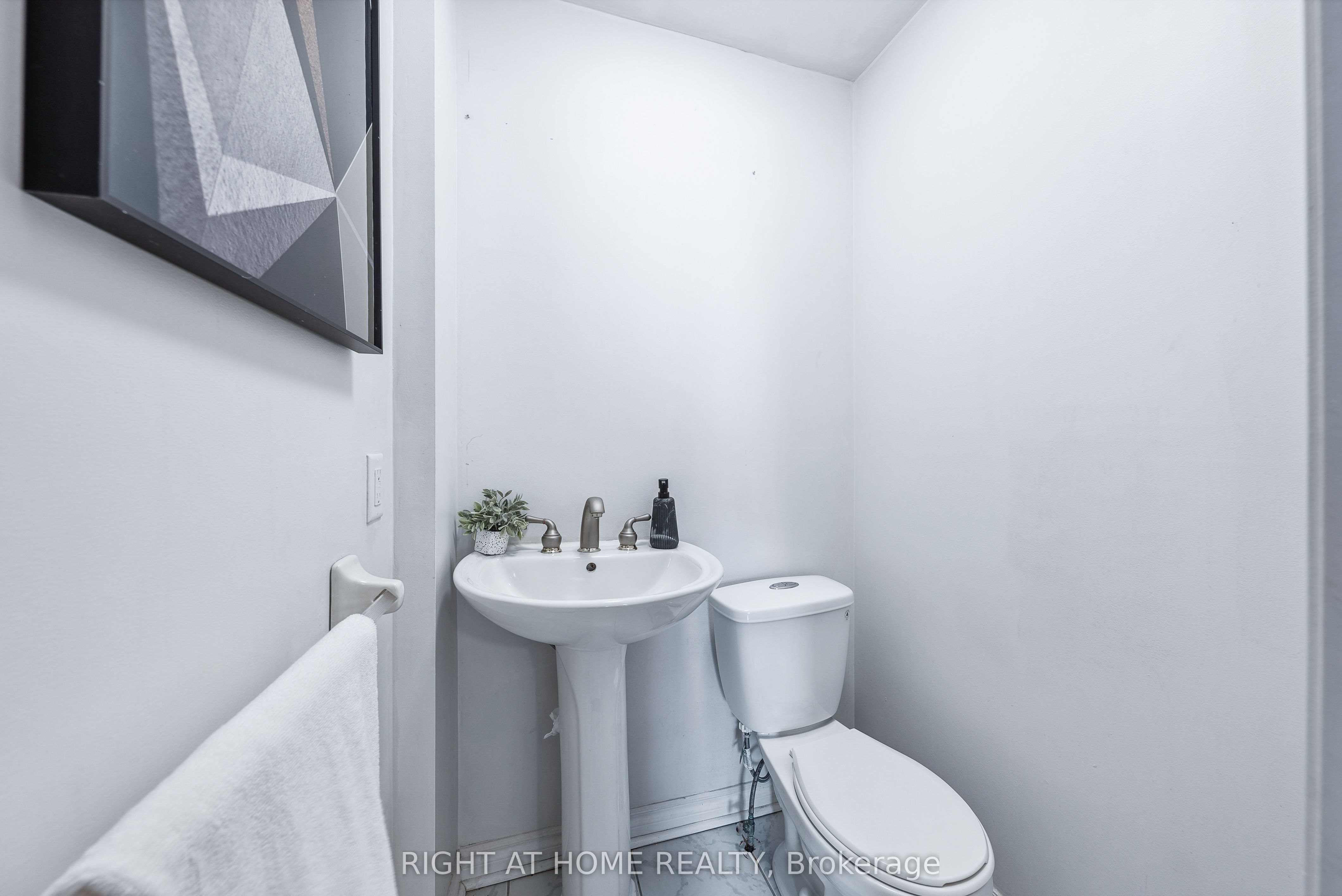 Photo 13 of 107 Madelaine Drive, Barrie, Painswick South — HOMEH