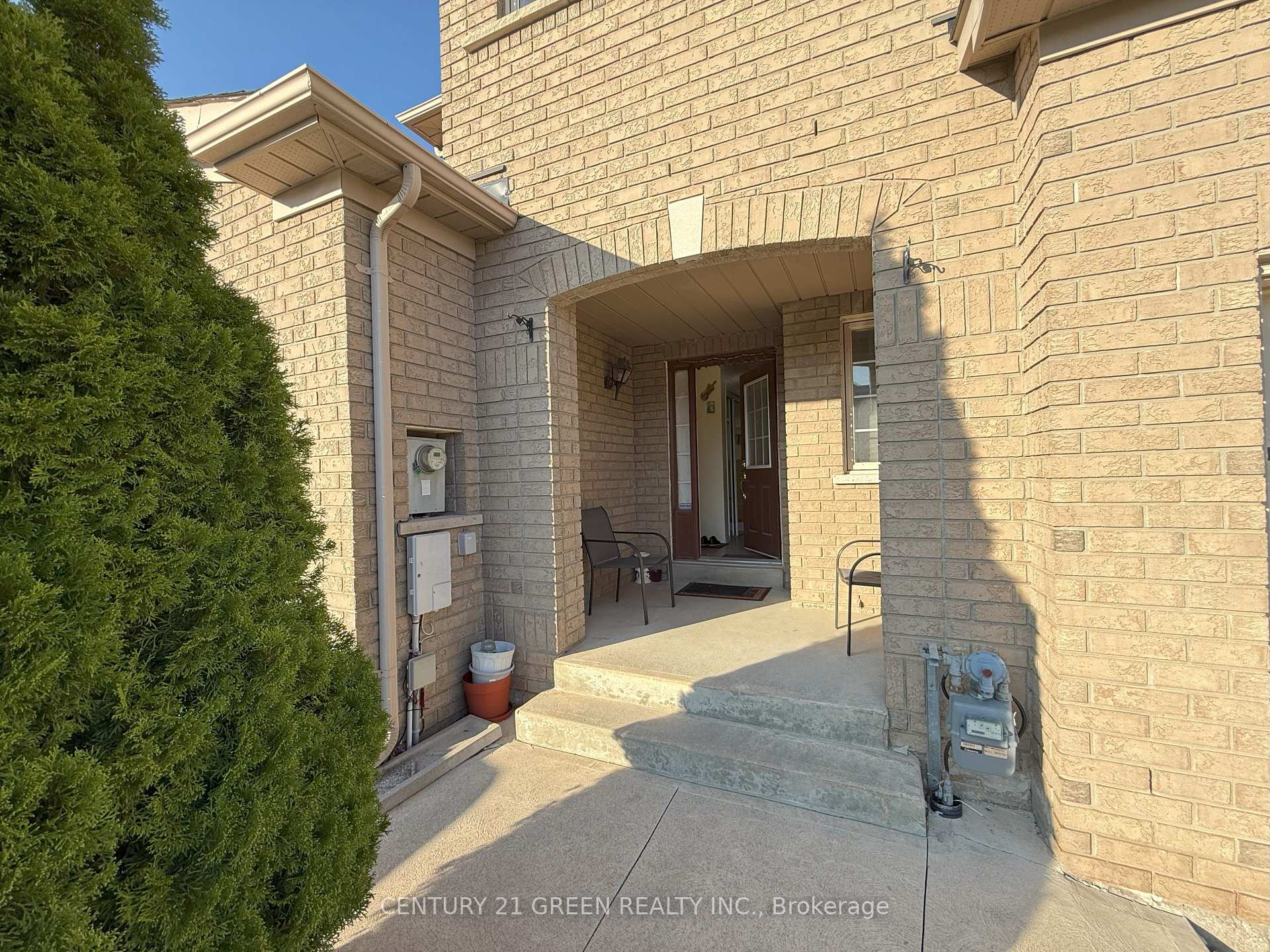 Photo 2 of 15 Arabia Gate, Brampton, Sandringham-Wellington — HOMEH