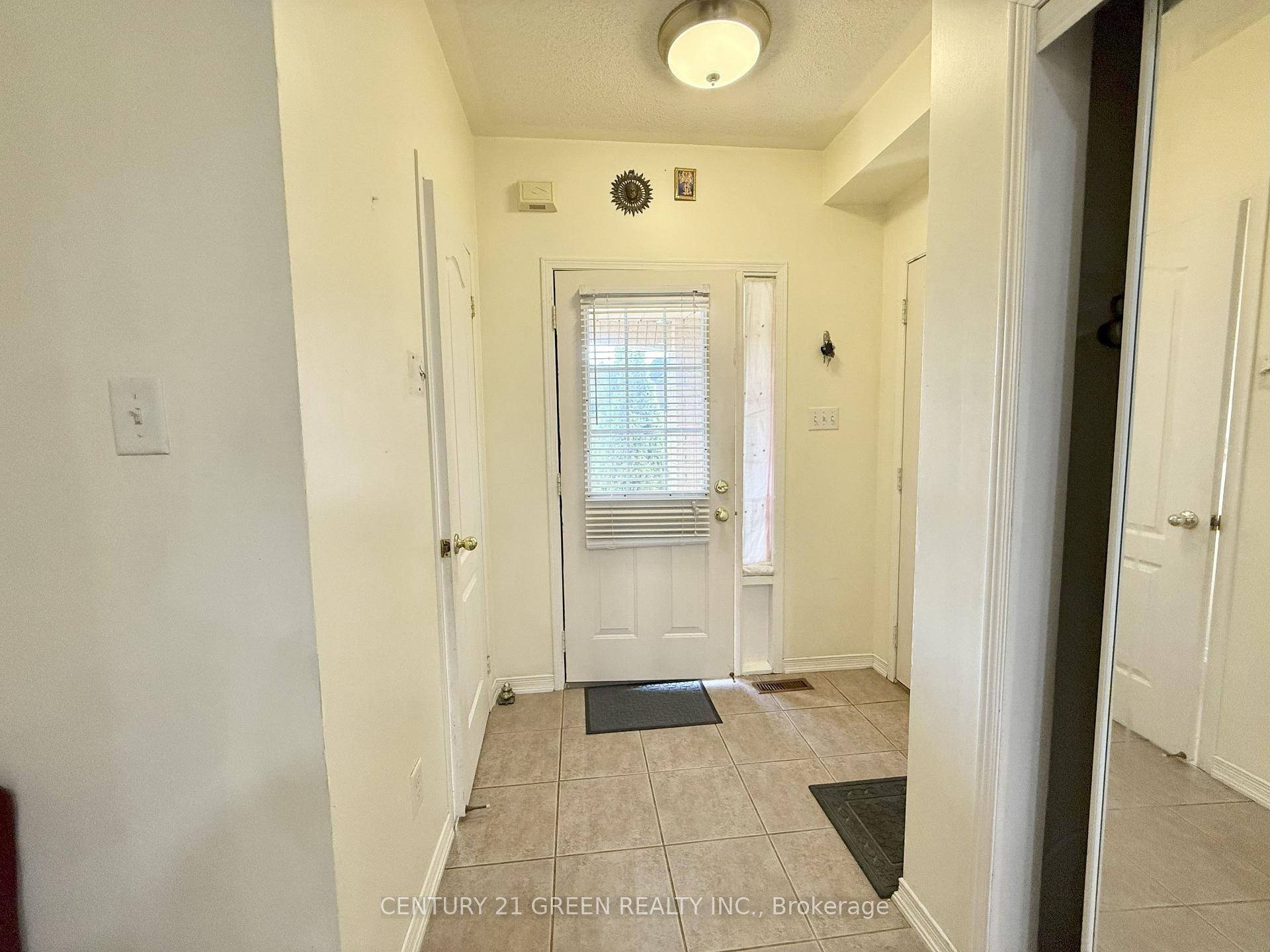 Photo 3 of 15 Arabia Gate, Brampton, Sandringham-Wellington — HOMEH