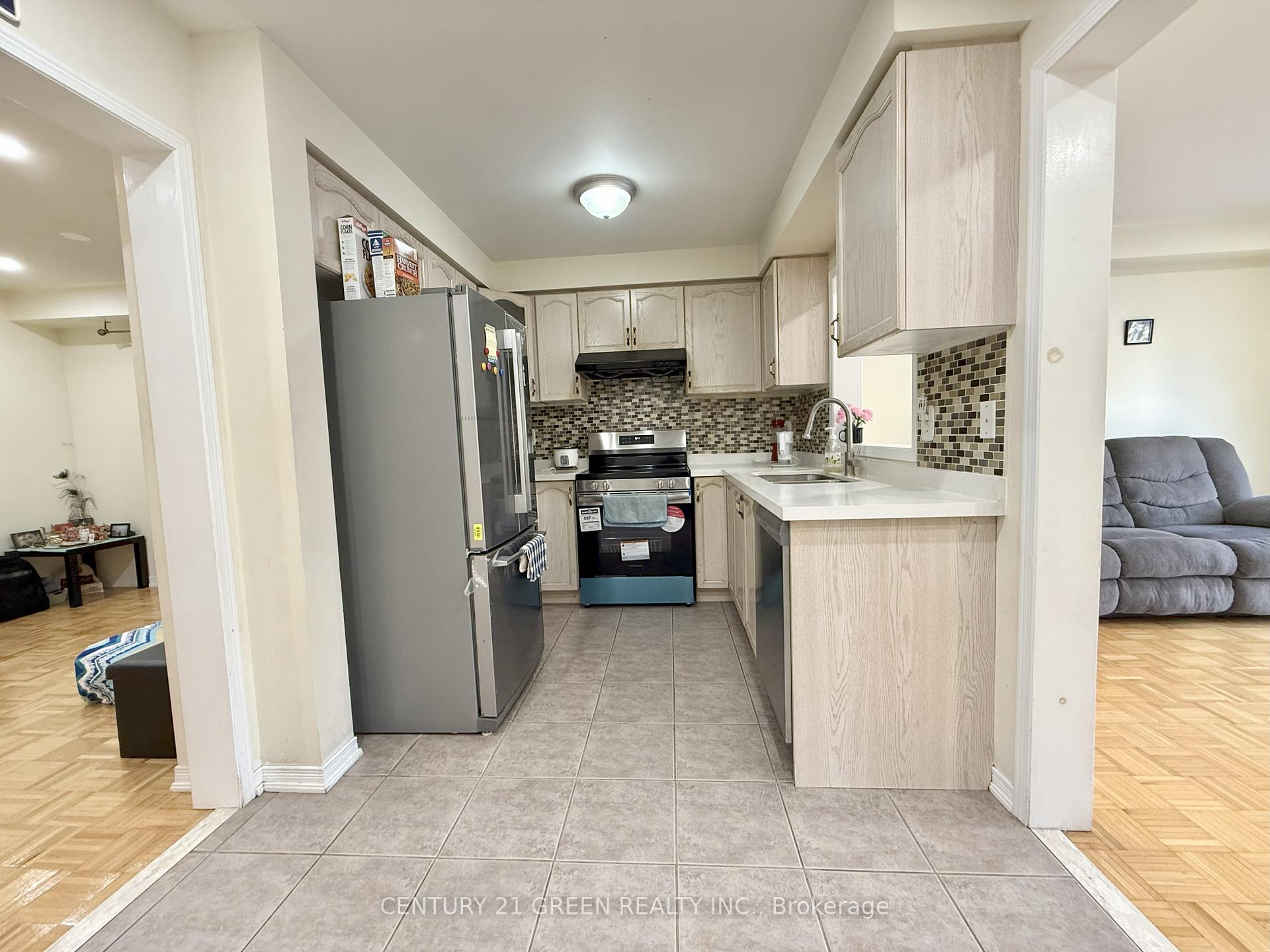 Photo 9 of 15 Arabia Gate, Brampton, Sandringham-Wellington — HOMEH
