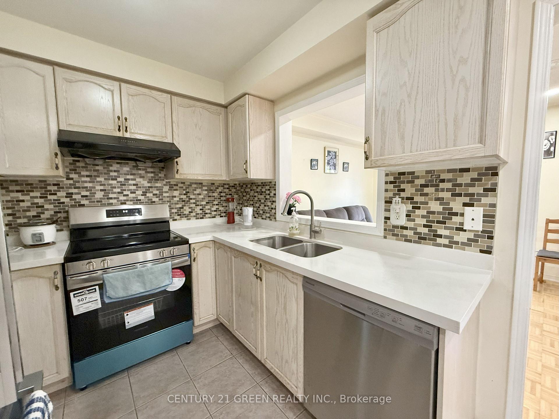 Photo 11 of 15 Arabia Gate, Brampton, Sandringham-Wellington — HOMEH