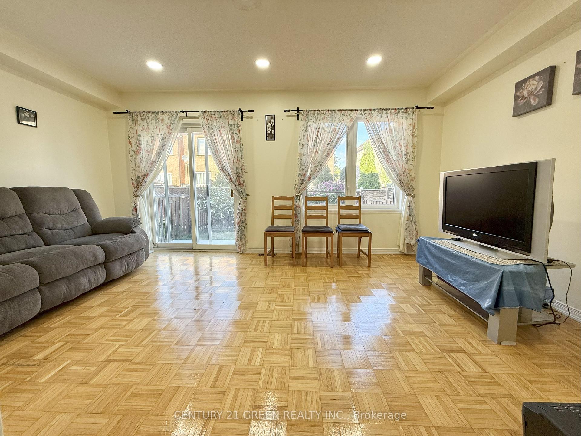Photo 13 of 15 Arabia Gate, Brampton, Sandringham-Wellington — HOMEH
