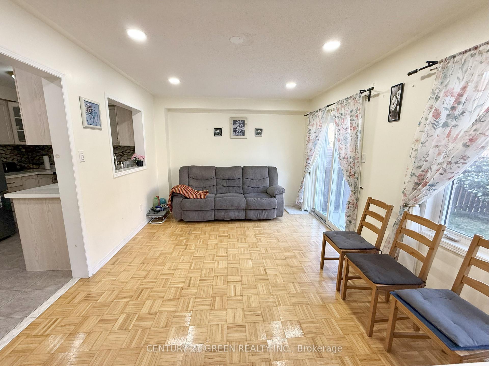 Photo 15 of 15 Arabia Gate, Brampton, Sandringham-Wellington — HOMEH