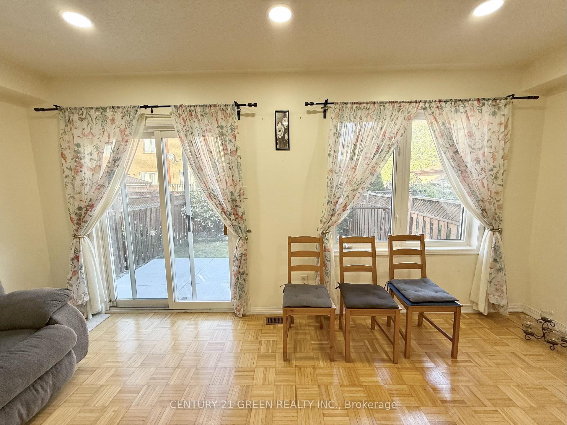 Photo 16 of 15 Arabia Gate, Brampton, Sandringham-Wellington — HOMEH