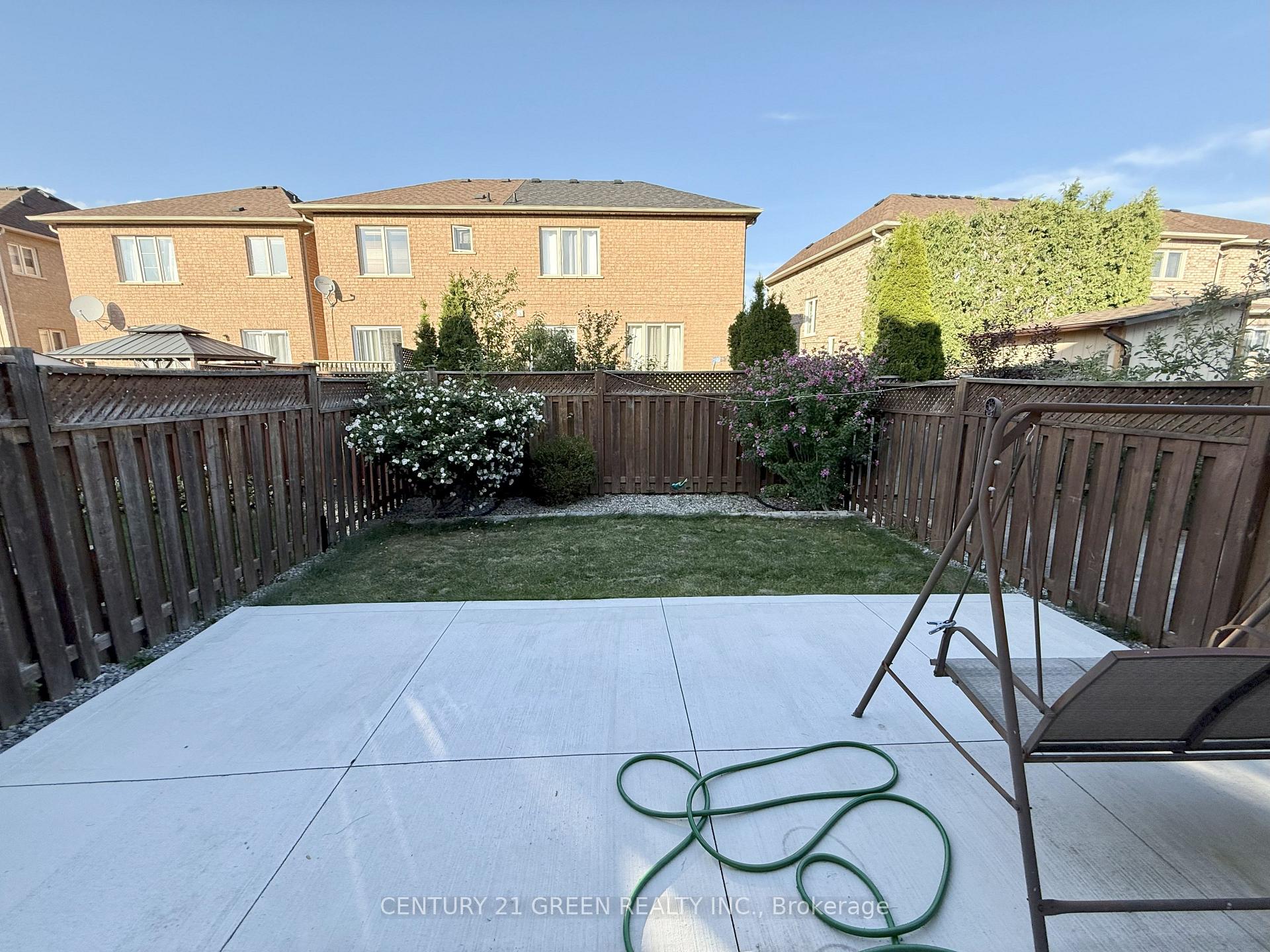 Photo 17 of 15 Arabia Gate, Brampton, Sandringham-Wellington — HOMEH