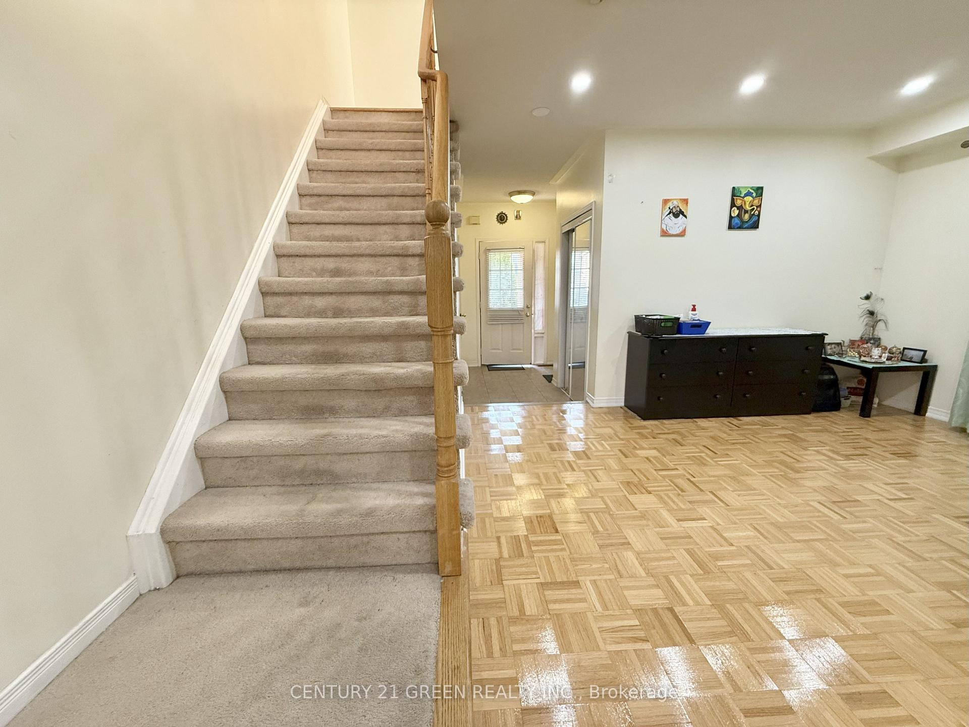 Photo 18 of 15 Arabia Gate, Brampton, Sandringham-Wellington — HOMEH