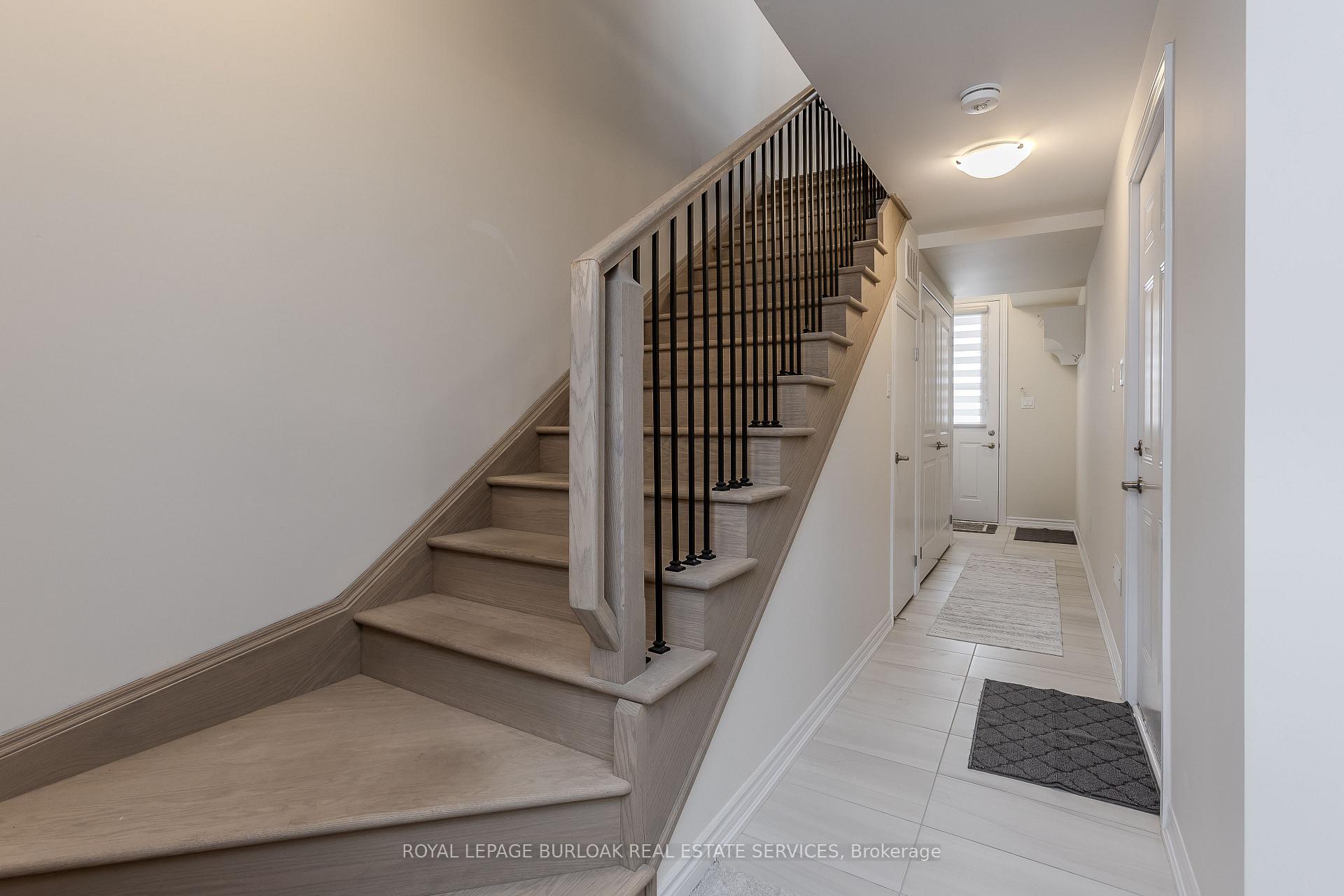 Photo 4 of 1397 Almonte Drive, Burlington, Tyandaga — HOMEH
