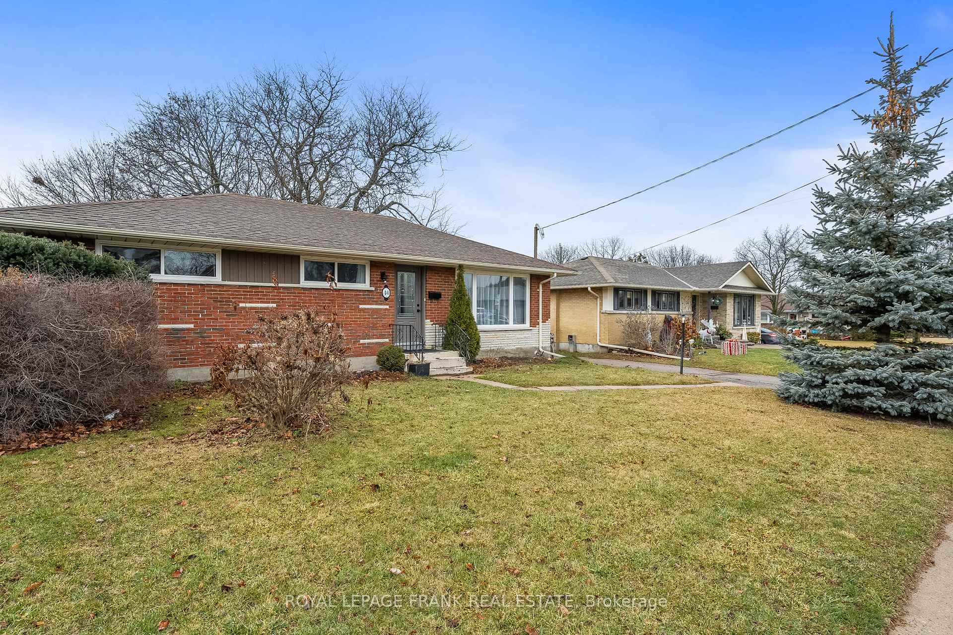 Photo 2 of 40 Athabasca Street, Oshawa, Donevan — HOMEH