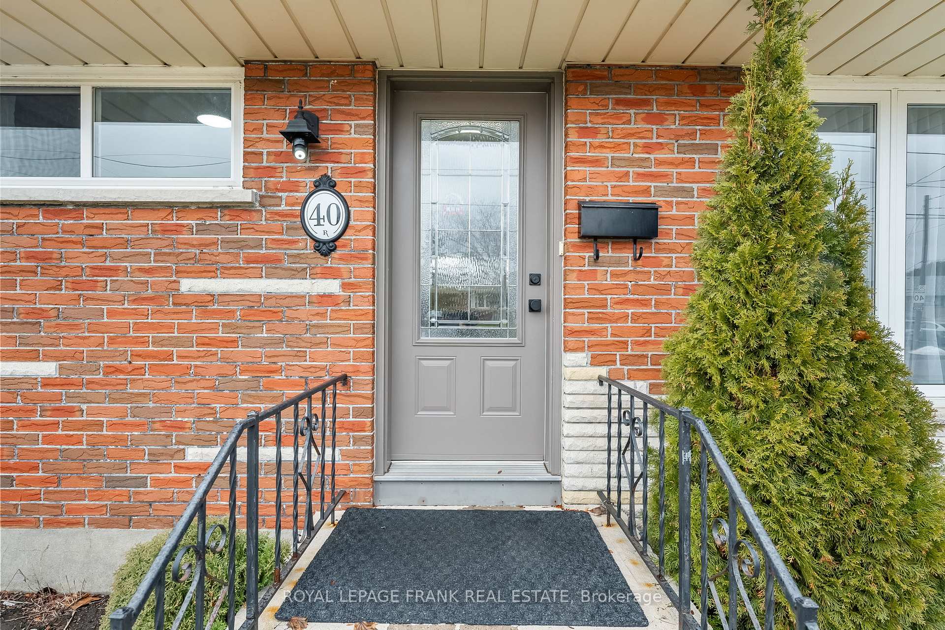 Photo 4 of 40 Athabasca Street, Oshawa, Donevan — HOMEH