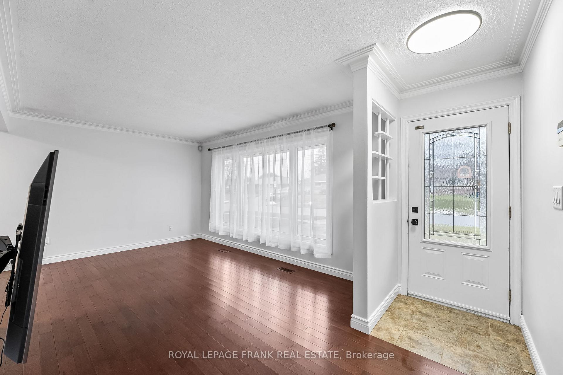 Photo 6 of 40 Athabasca Street, Oshawa, Donevan — HOMEH
