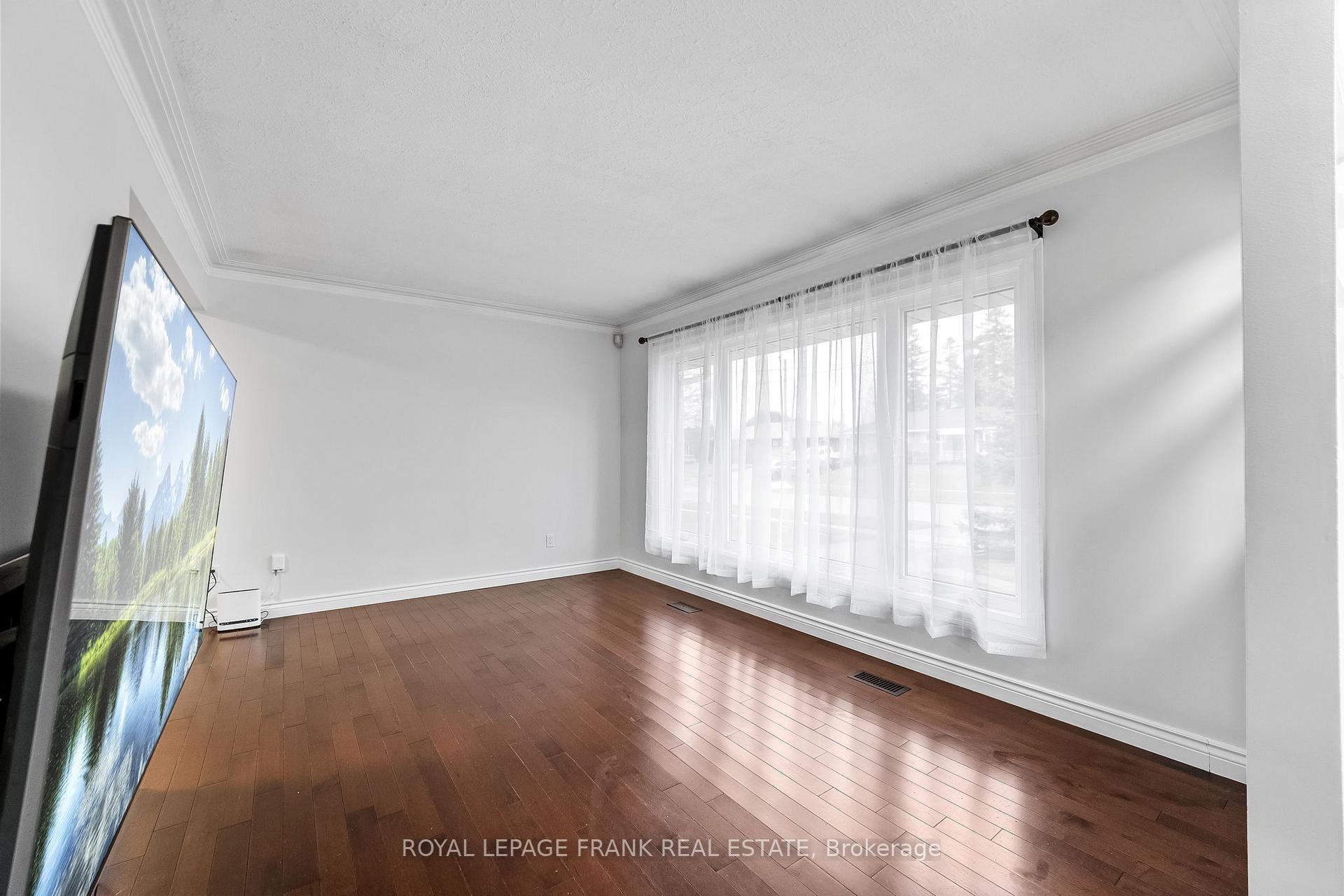Photo 8 of 40 Athabasca Street, Oshawa, Donevan — HOMEH