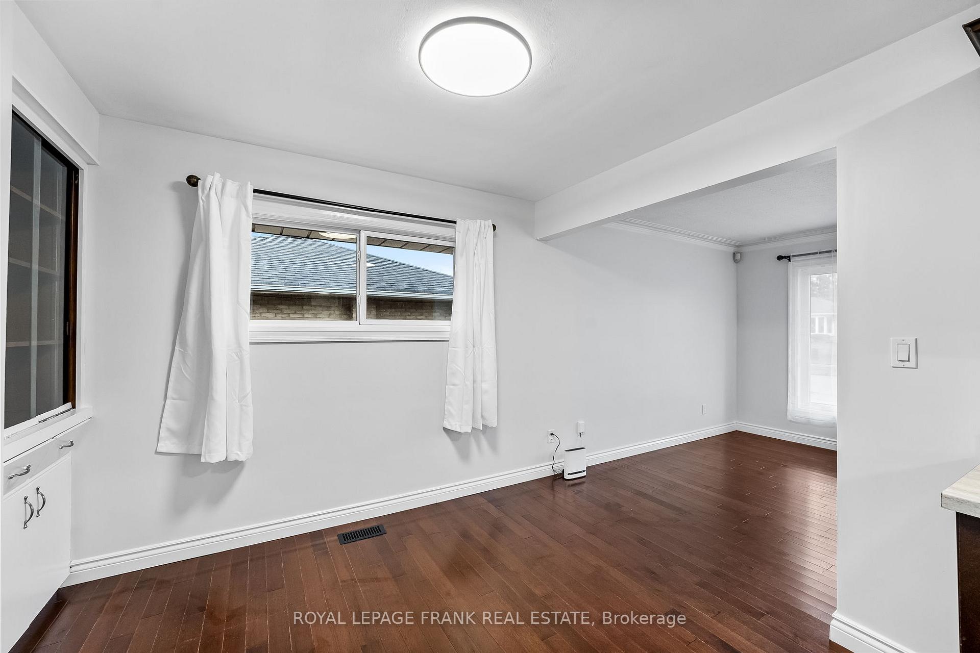 Photo 12 of 40 Athabasca Street, Oshawa, Donevan — HOMEH