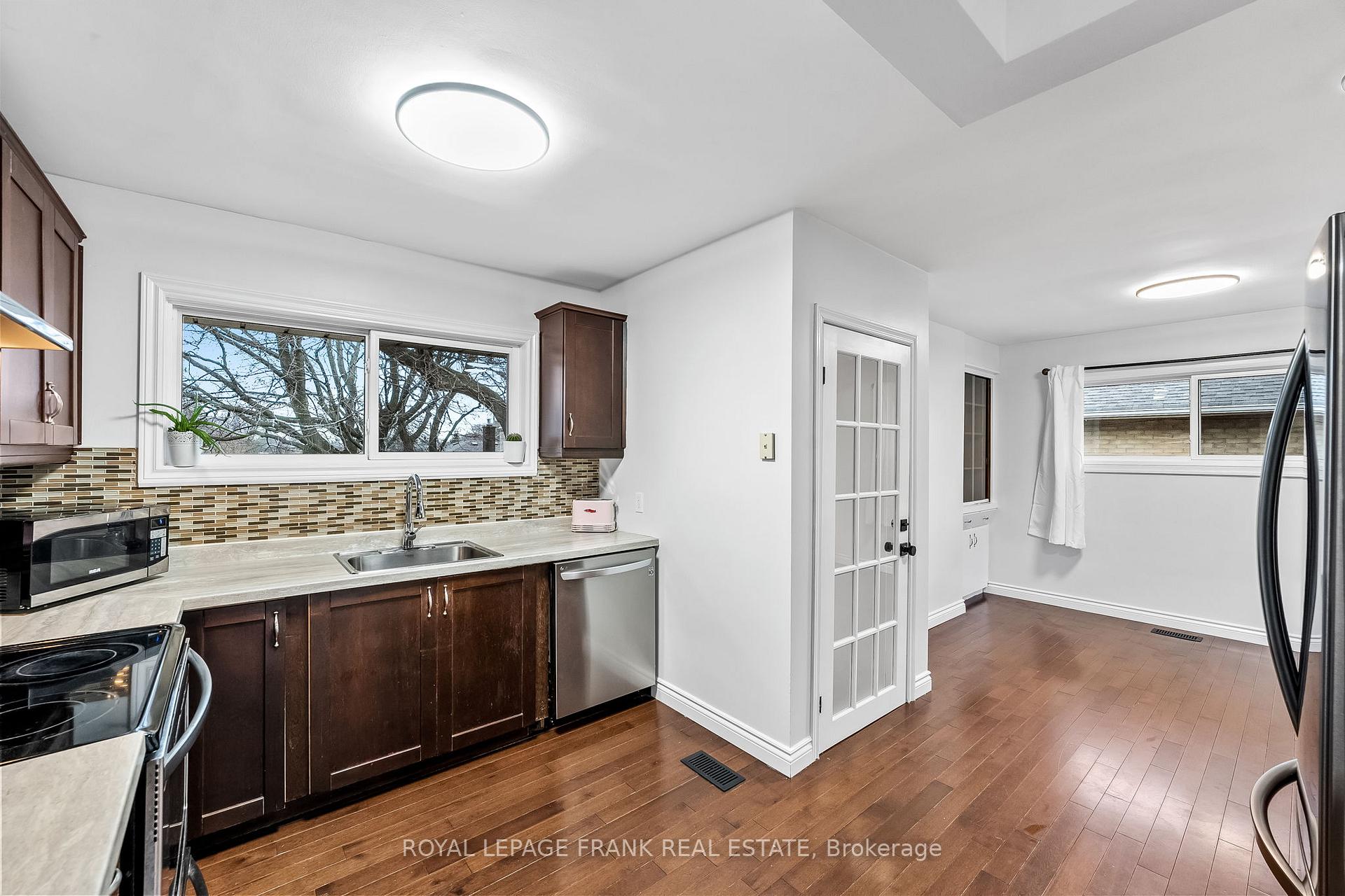 Photo 16 of 40 Athabasca Street, Oshawa, Donevan — HOMEH