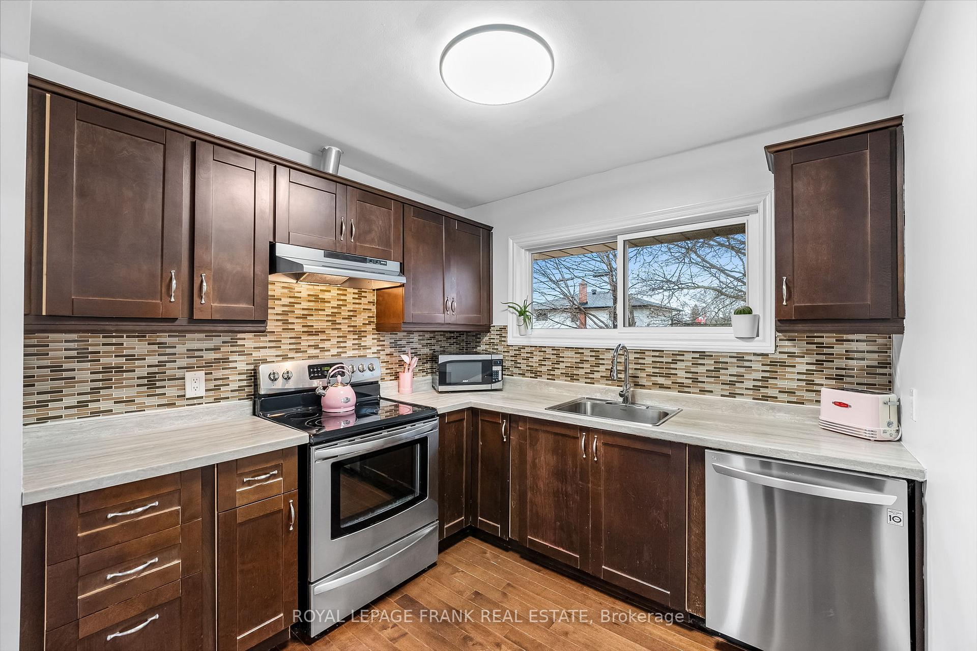 Photo 17 of 40 Athabasca Street, Oshawa, Donevan — HOMEH