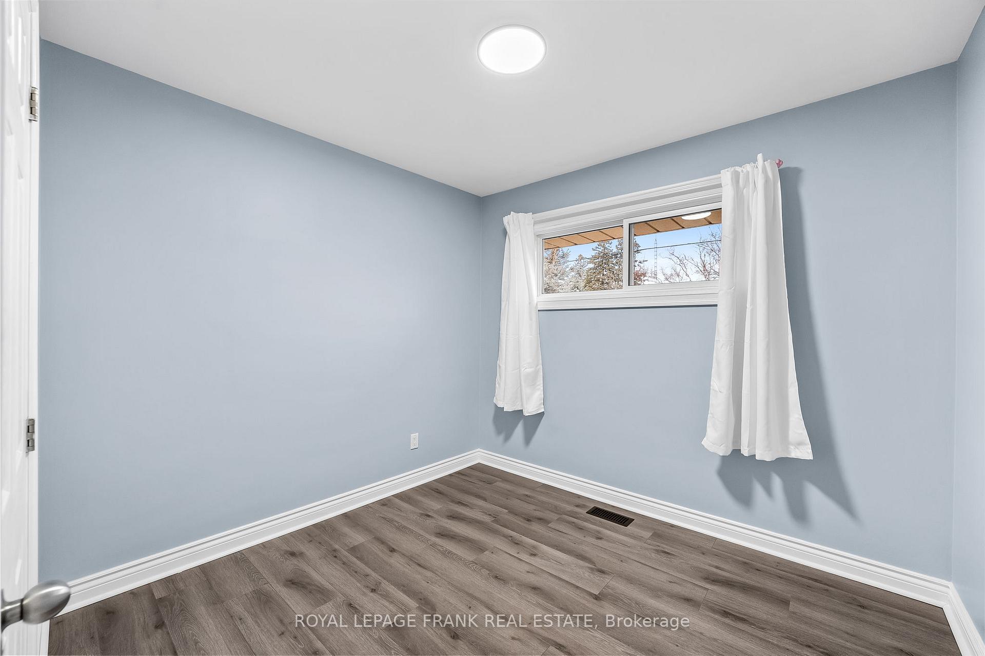 Photo 22 of 40 Athabasca Street, Oshawa, Donevan — HOMEH