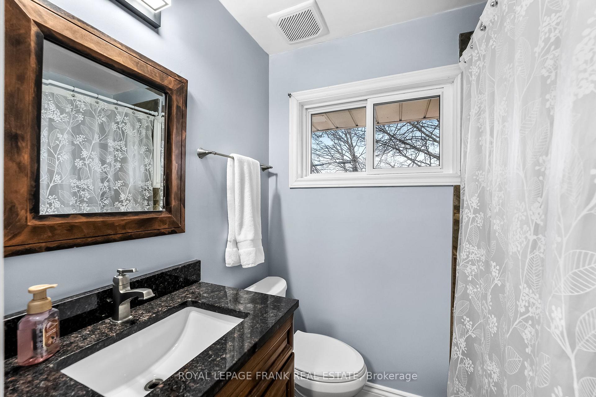 Photo 24 of 40 Athabasca Street, Oshawa, Donevan — HOMEH