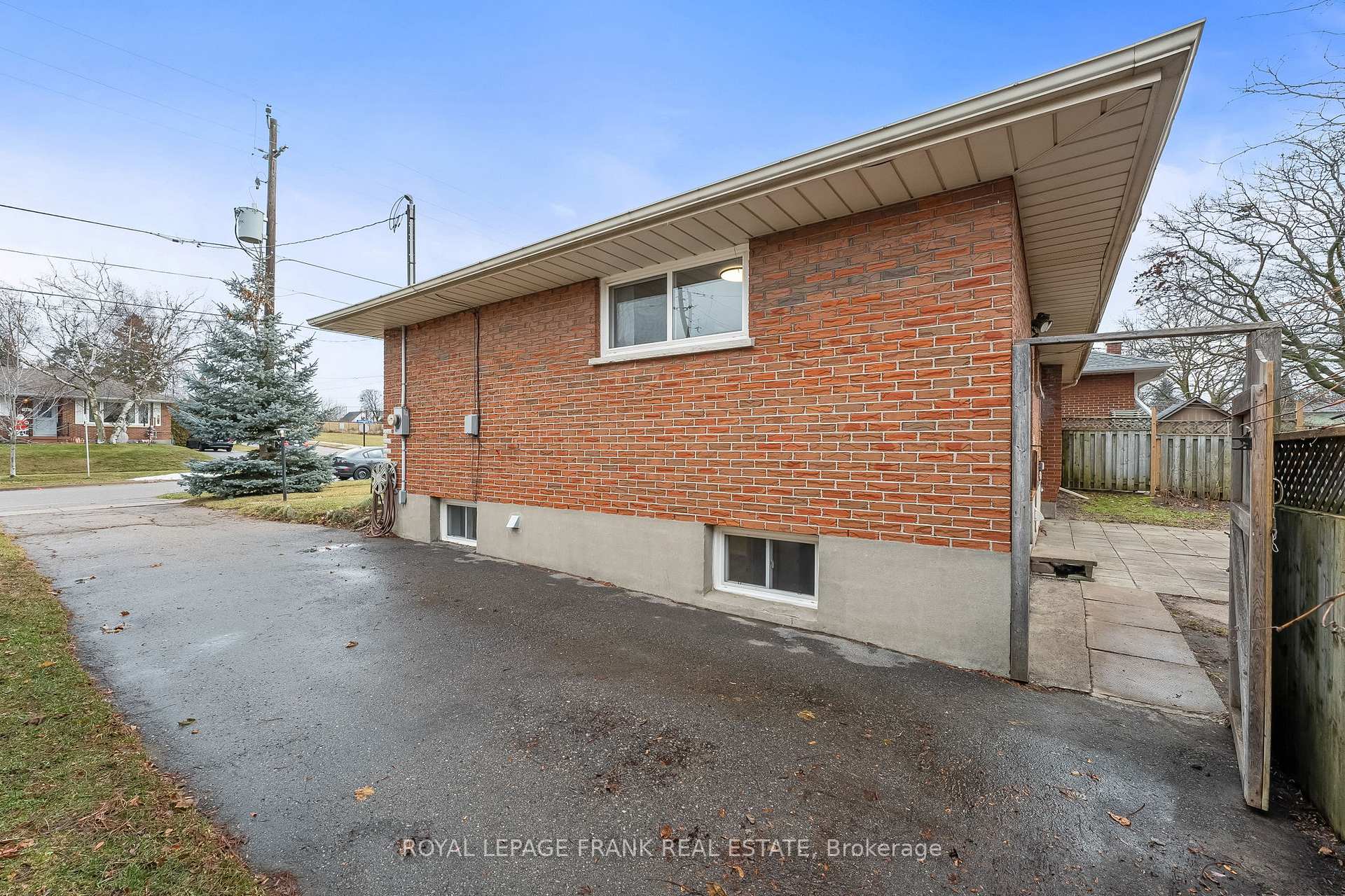 Photo 35 of 40 Athabasca Street, Oshawa, Donevan — HOMEH