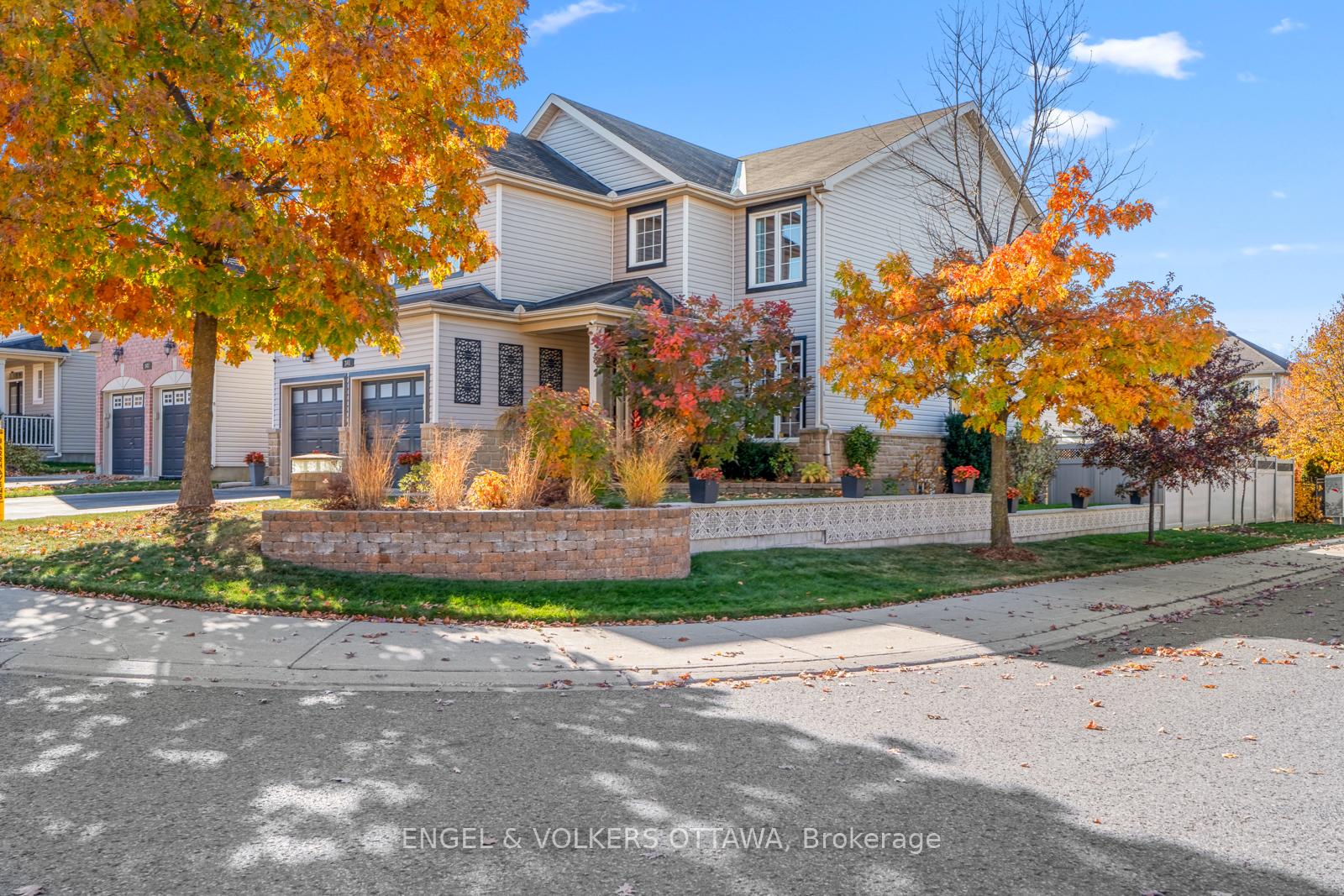 Front of 341 Shadehill Crescent