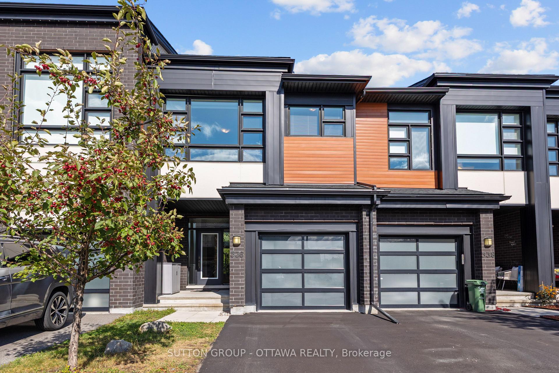 Photo 1 of 536 Rowers Way, Ottawa, Riverside South/Gloucester Glen — HOMEH