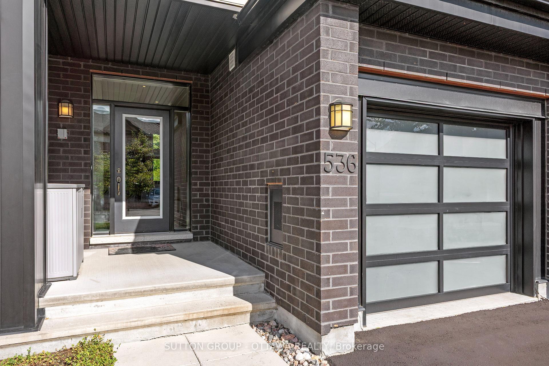 Photo 2 of 536 Rowers Way, Ottawa, Riverside South/Gloucester Glen — HOMEH