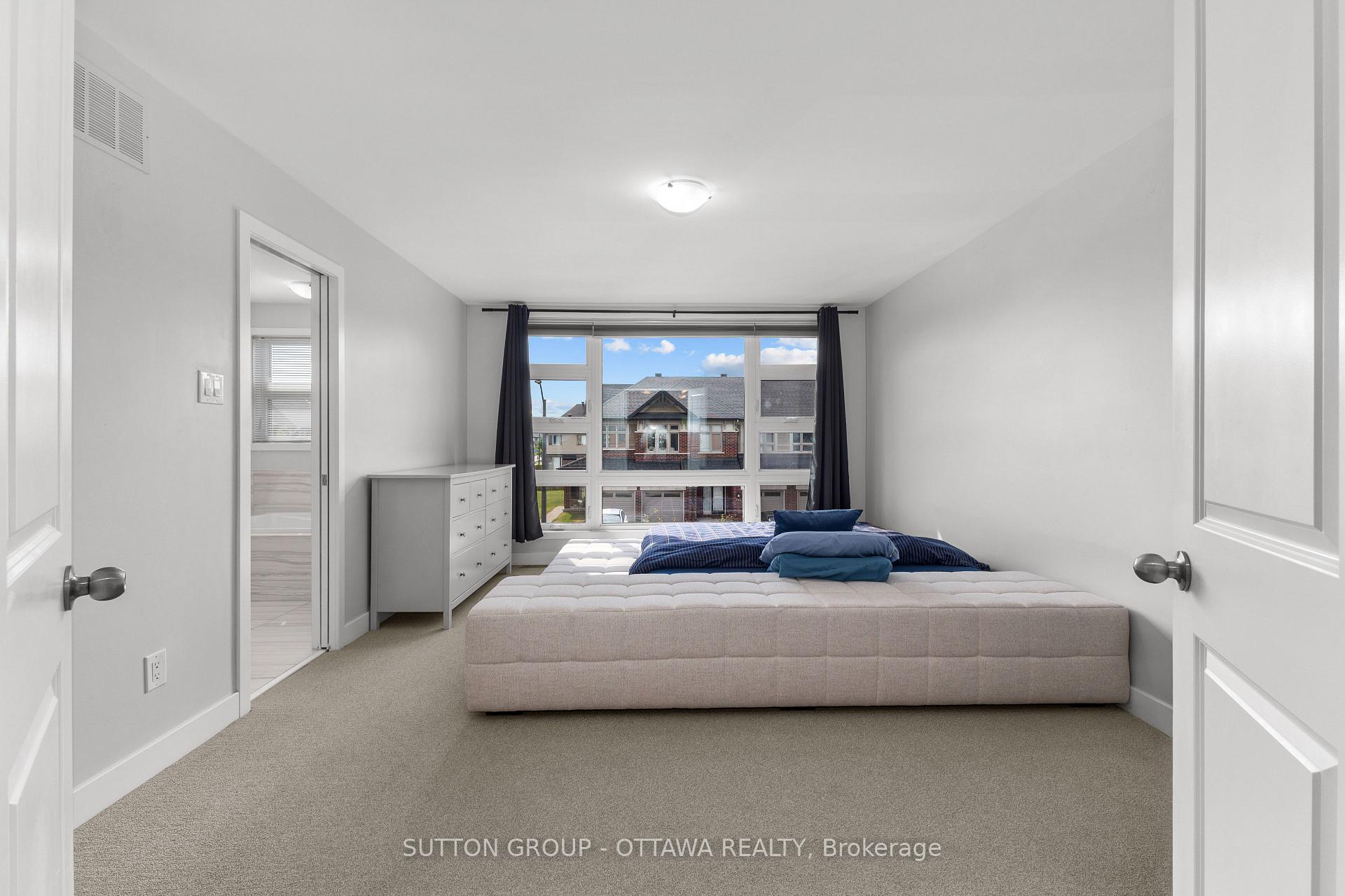 Photo 10 of 536 Rowers Way, Ottawa, Riverside South/Gloucester Glen — HOMEH