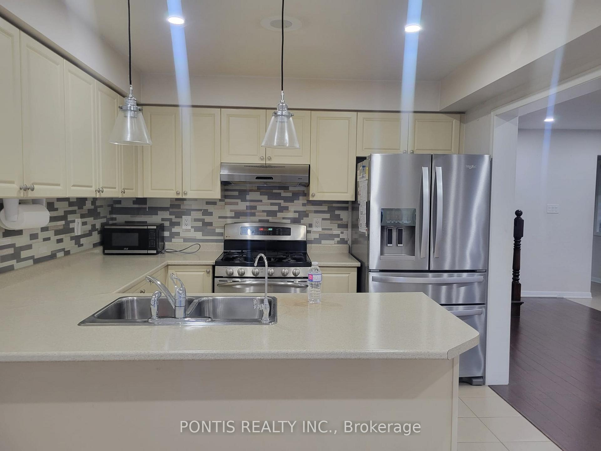 Photo 3 of 25 Berberis Crescent, Brampton, Northwest Brampton — HOMEH