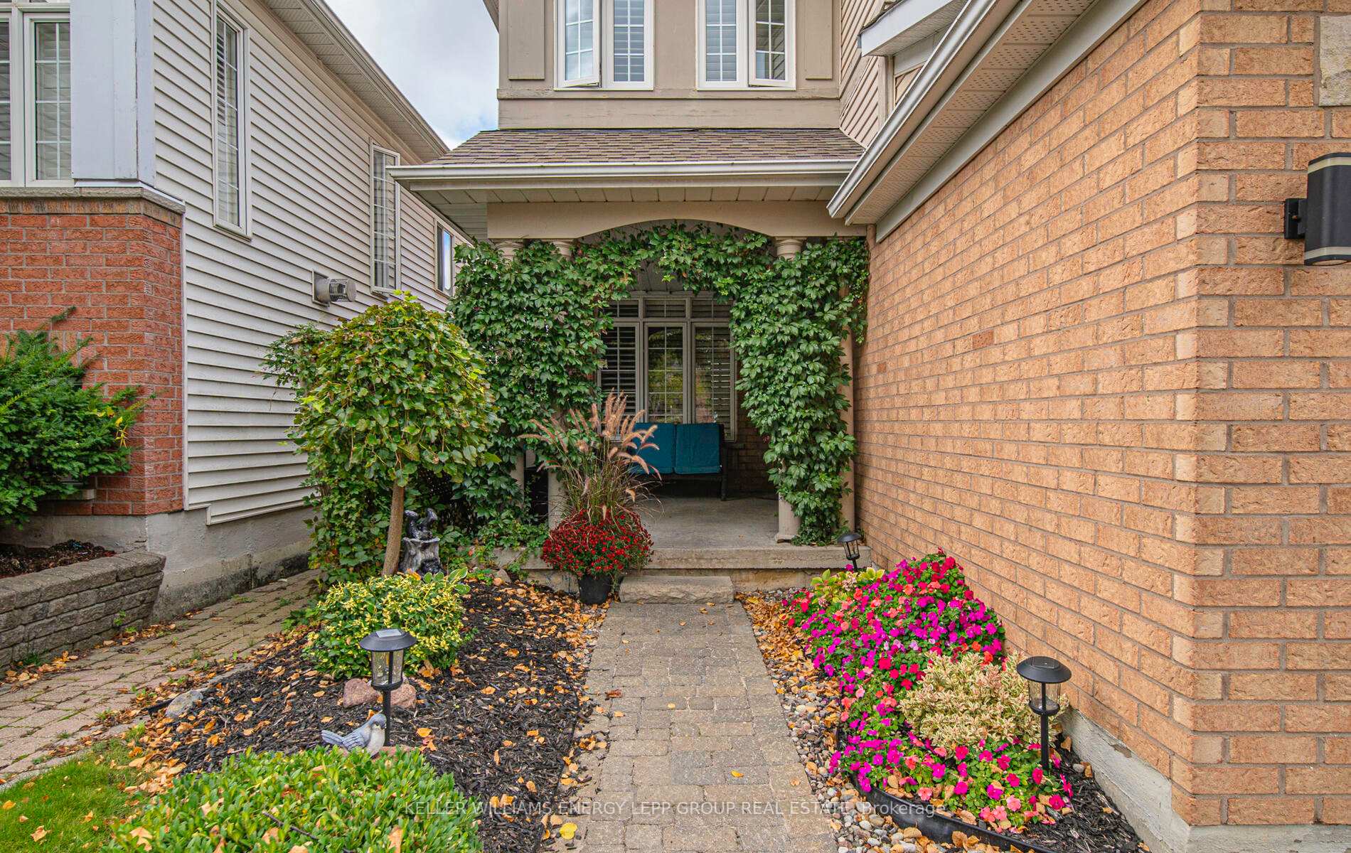 Photo 3 of 1168 Springbank Drive, Oshawa, Pinecrest — HOMEH
