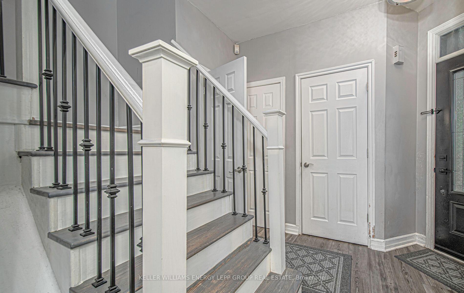 Photo 5 of 1168 Springbank Drive, Oshawa, Pinecrest — HOMEH