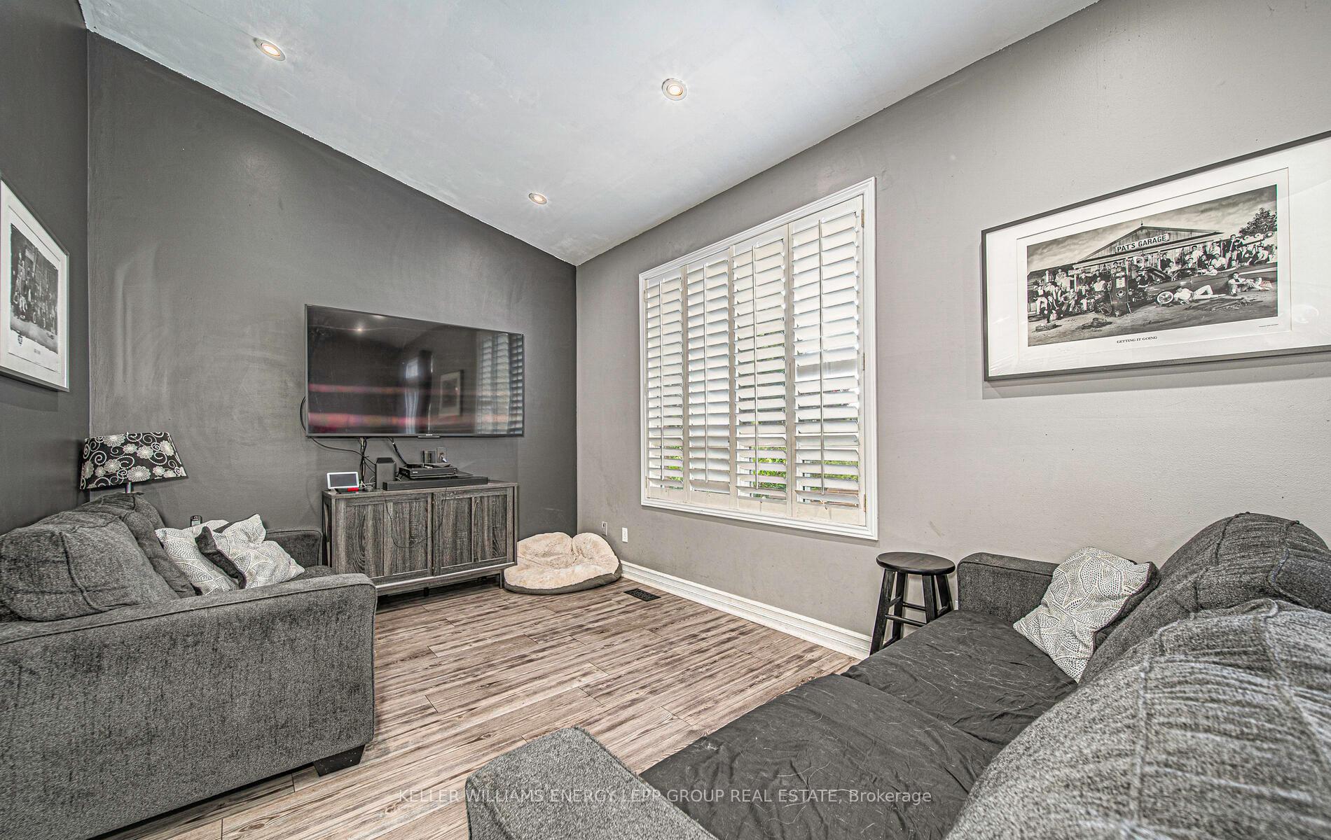Photo 11 of 1168 Springbank Drive, Oshawa, Pinecrest — HOMEH