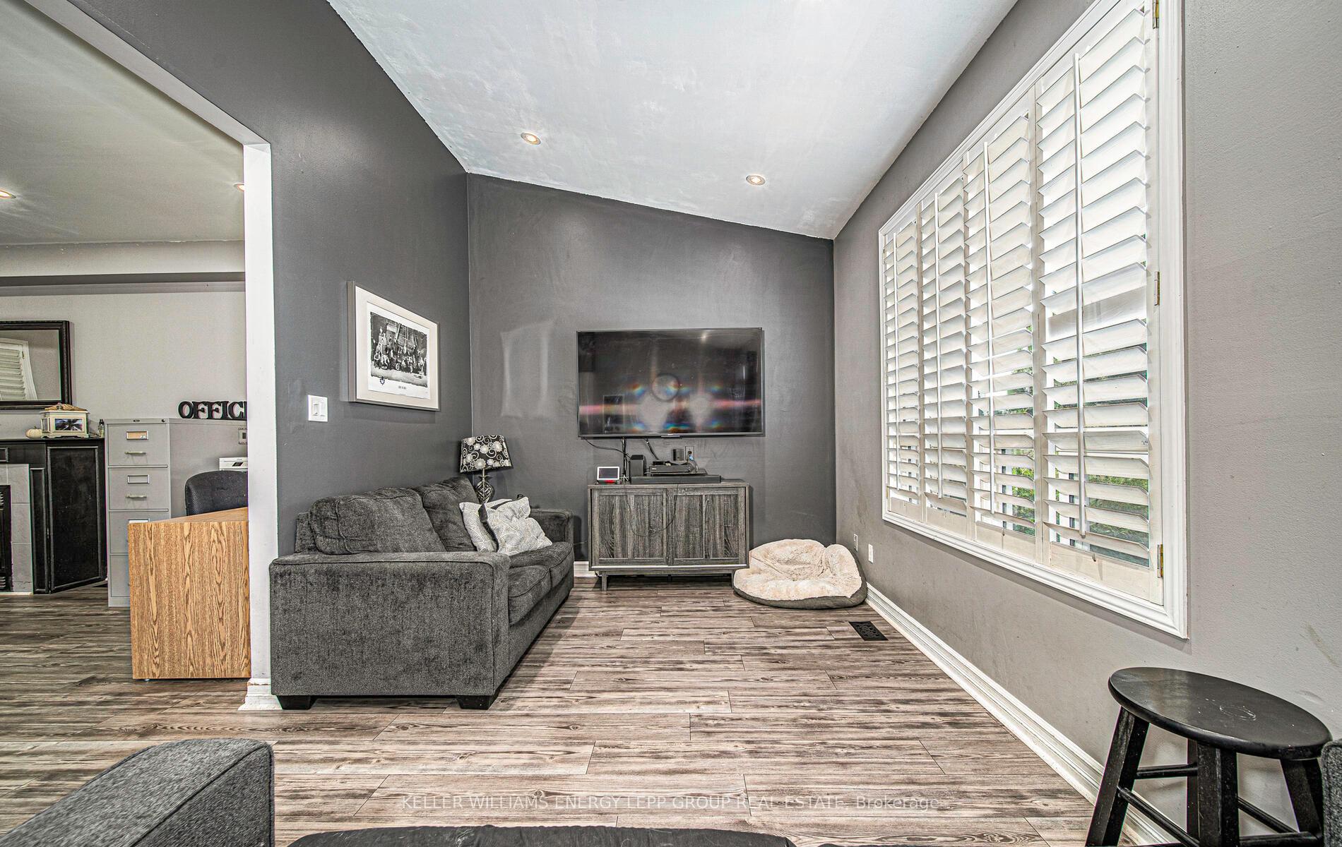 Photo 12 of 1168 Springbank Drive, Oshawa, Pinecrest — HOMEH