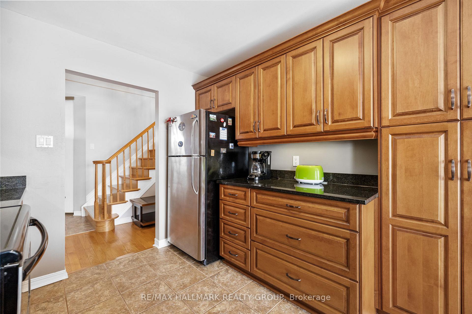 Photo 8 of 9 Merner Avenue, Ottawa, Barrhaven - Cedargrove/Fraserdale — HOMEH