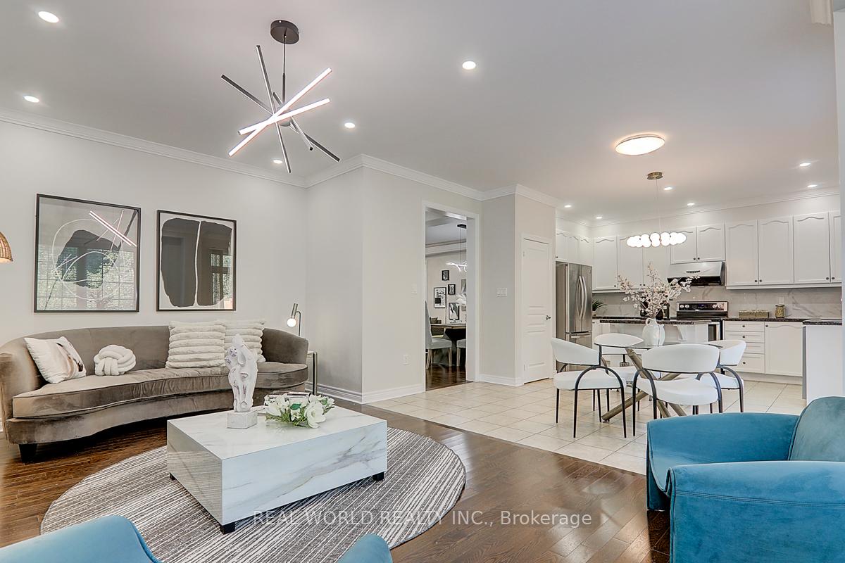 Photo 4 of 142 Riding Mountain Drive, Richmond Hill, Jefferson — HOMEH