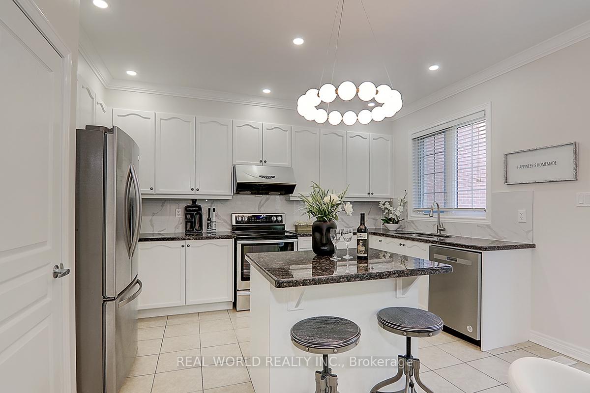 Photo 6 of 142 Riding Mountain Drive, Richmond Hill, Jefferson — HOMEH