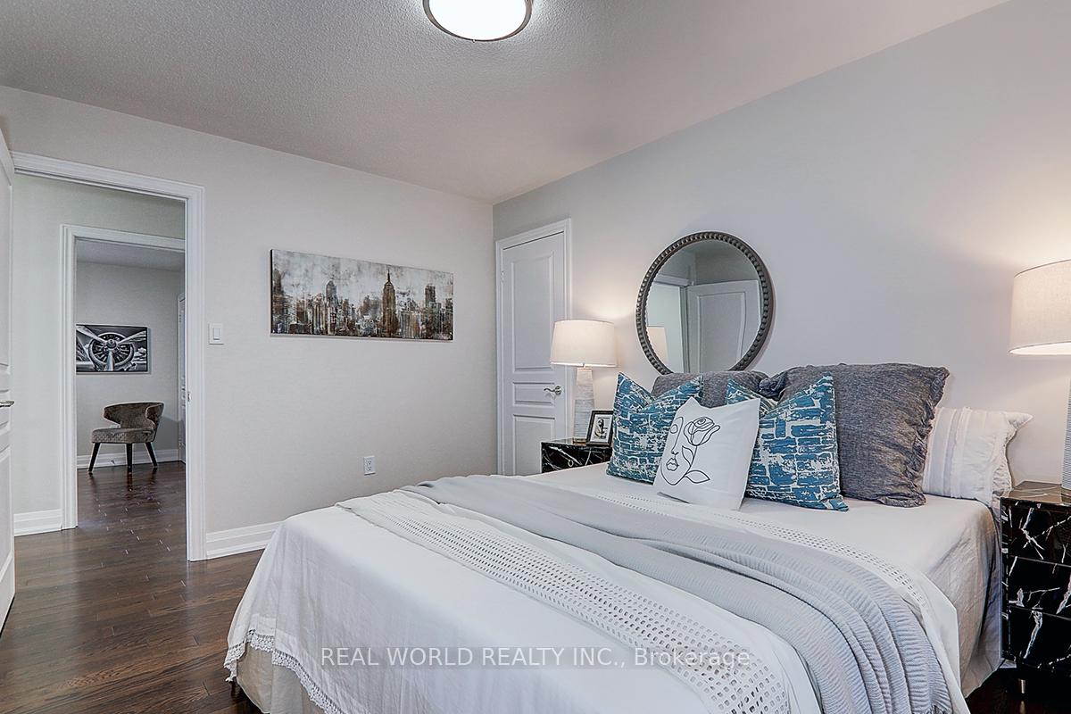 Photo 12 of 142 Riding Mountain Drive, Richmond Hill, Jefferson — HOMEH