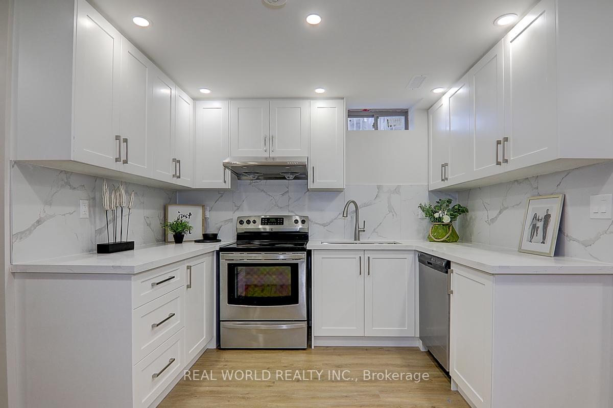 Photo 15 of 142 Riding Mountain Drive, Richmond Hill, Jefferson — HOMEH