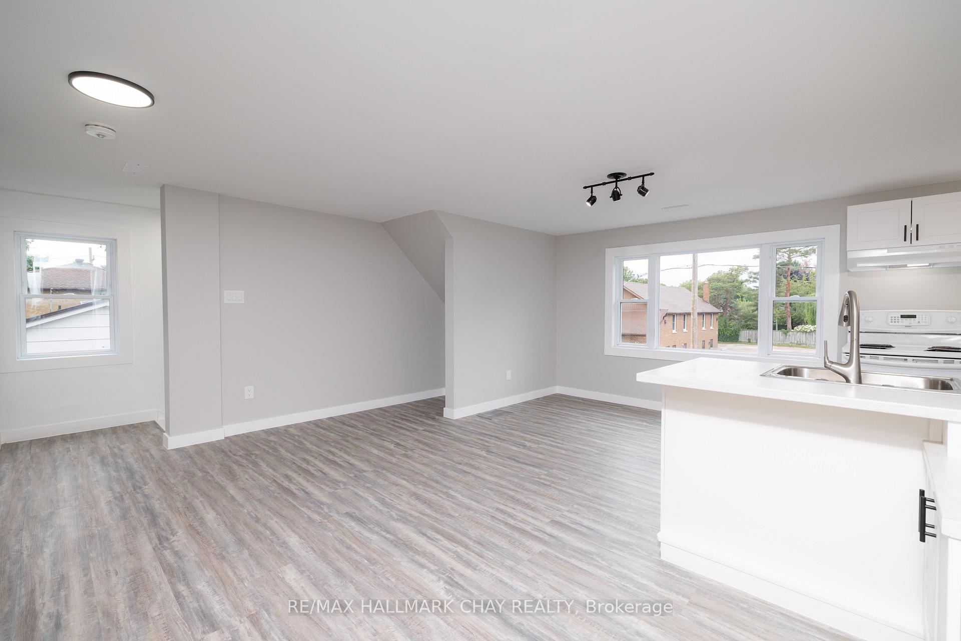 Photo 3 of 9 Gunn Street, Barrie, Wellington — HOMEH