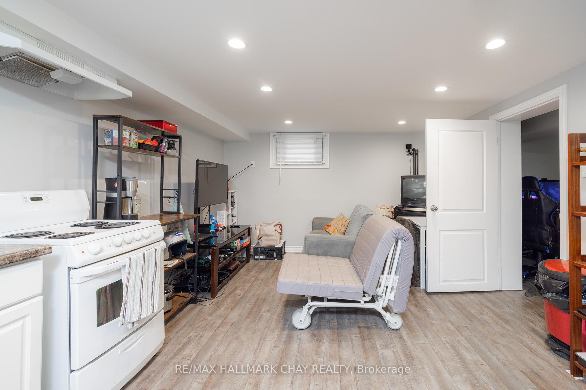 Photo 25 of 9 Gunn Street, Barrie, Wellington — HOMEH