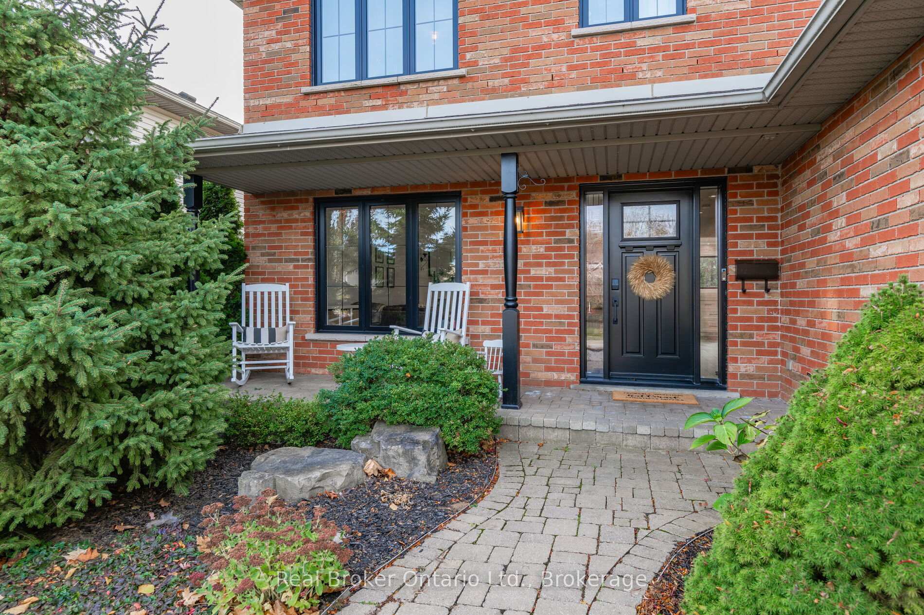 Photo 2 of 2384 Cummins Lane, Burlington, Brant Hills — HOMEH