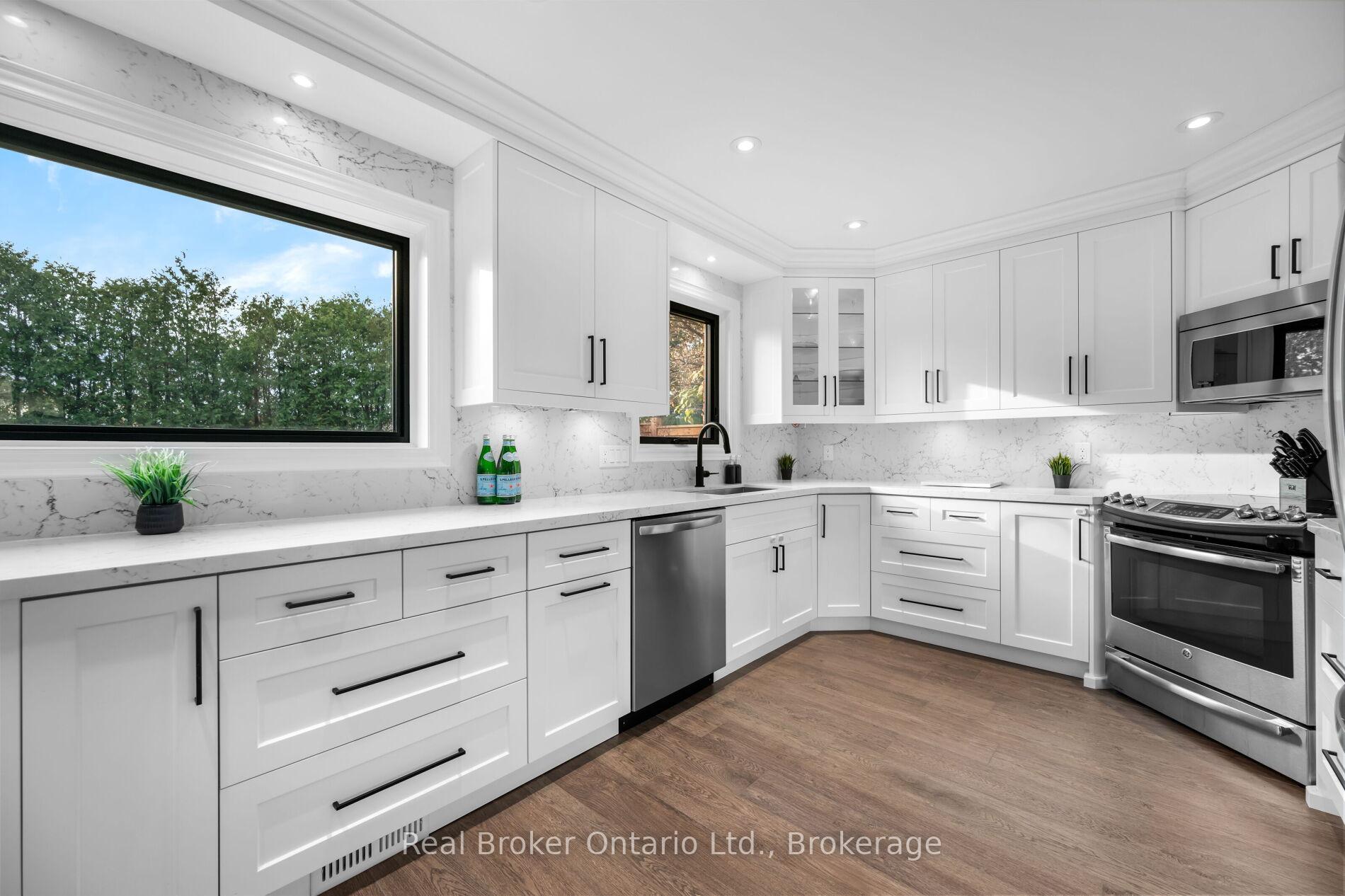 Photo 10 of 2384 Cummins Lane, Burlington, Brant Hills — HOMEH