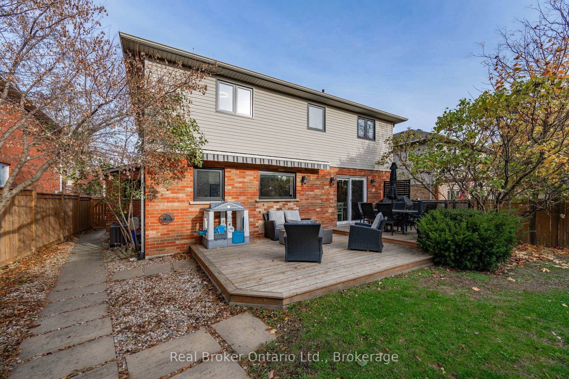 Photo 33 of 2384 Cummins Lane, Burlington, Brant Hills — HOMEH