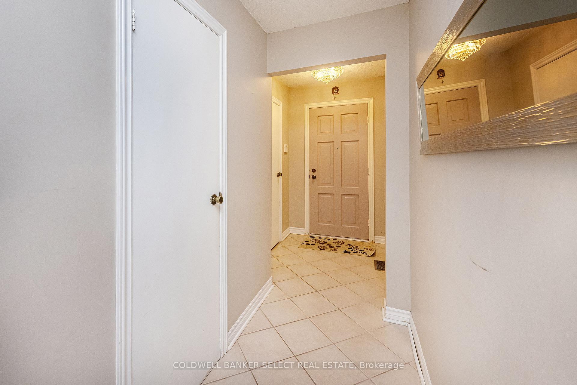 Photo 3 of 43 Morton Way, Brampton, Fletcher's West — HOMEH