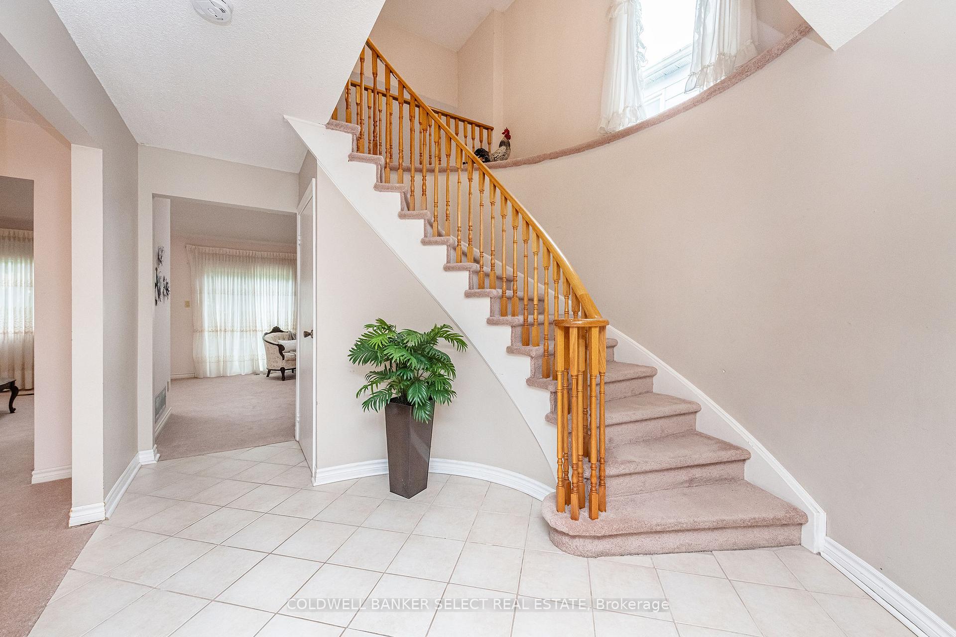 Photo 2 of 43 Morton Way, Brampton, Fletcher's West — HOMEH