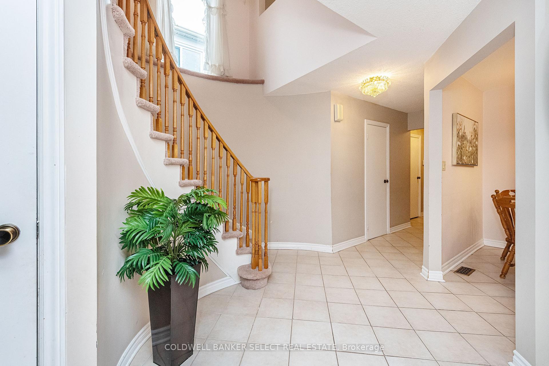 Photo 5 of 43 Morton Way, Brampton, Fletcher's West — HOMEH
