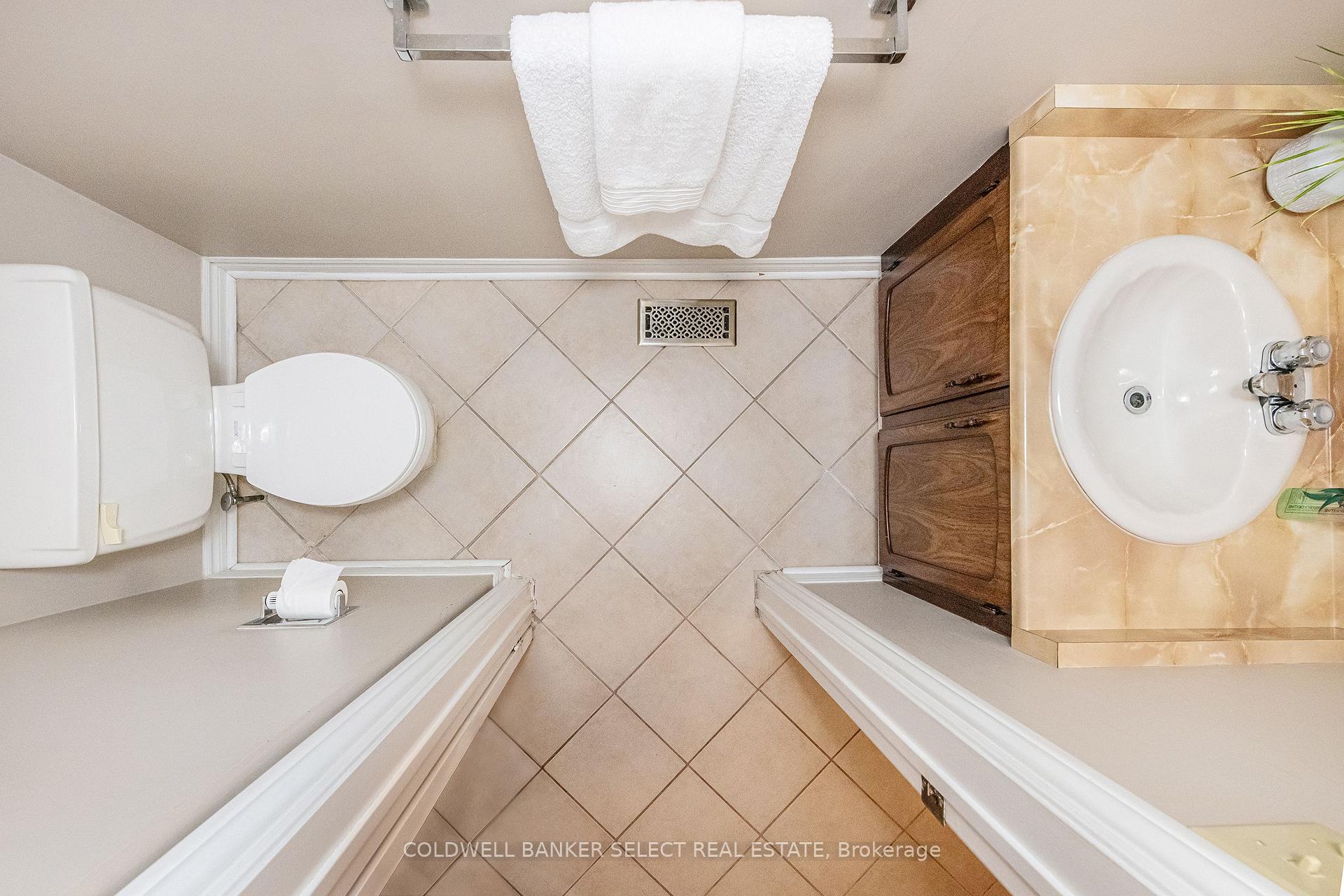Photo 6 of 43 Morton Way, Brampton, Fletcher's West — HOMEH