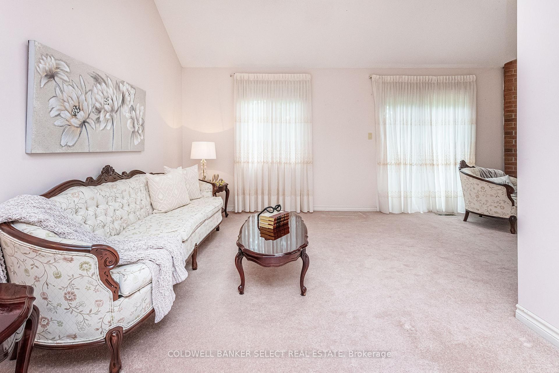 Photo 12 of 43 Morton Way, Brampton, Fletcher's West — HOMEH