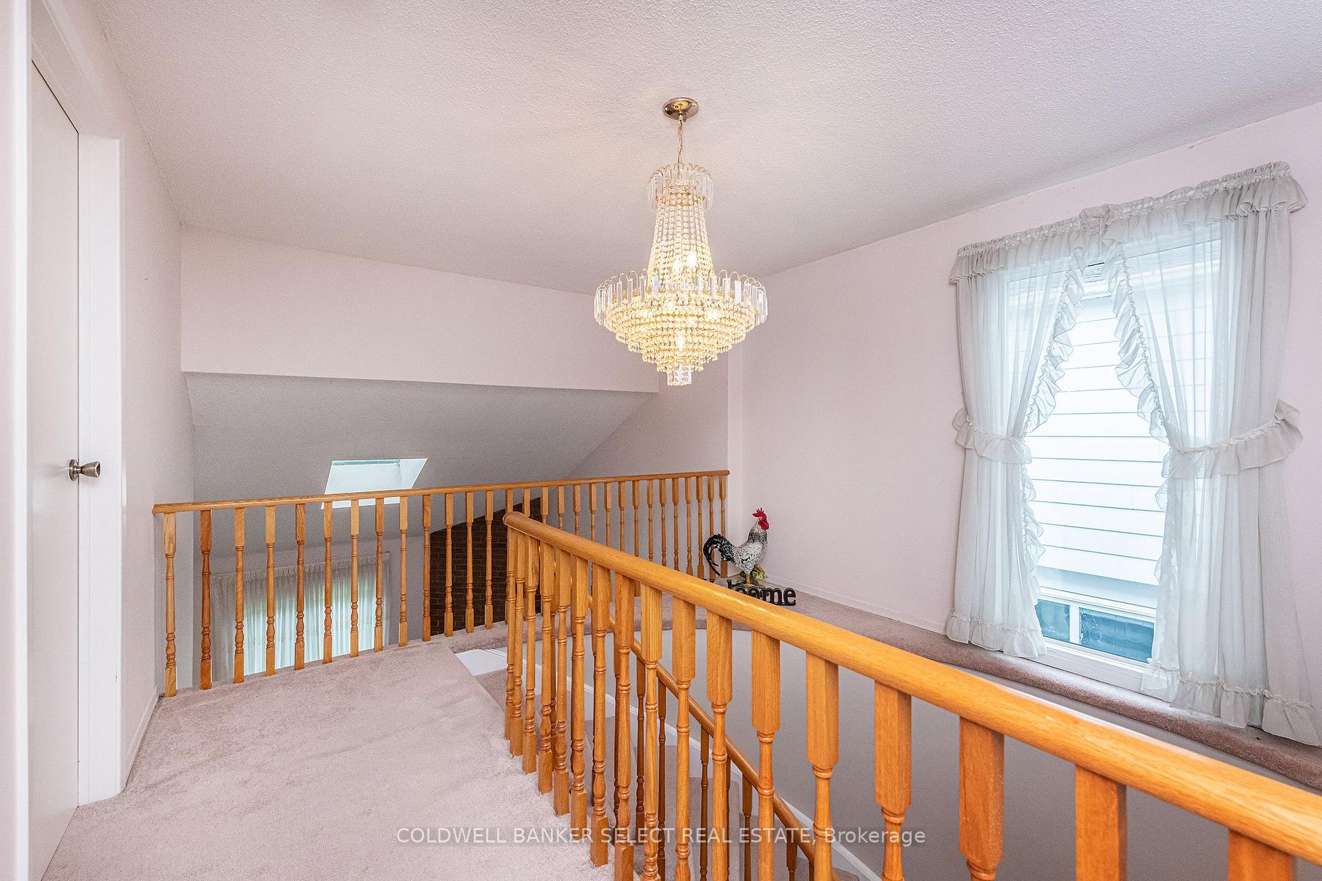 Photo 15 of 43 Morton Way, Brampton, Fletcher's West — HOMEH